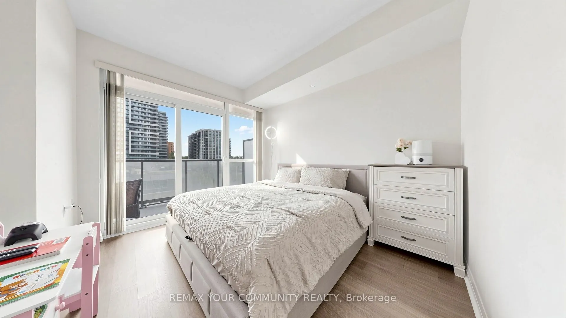 55 Oneida Crescent #408