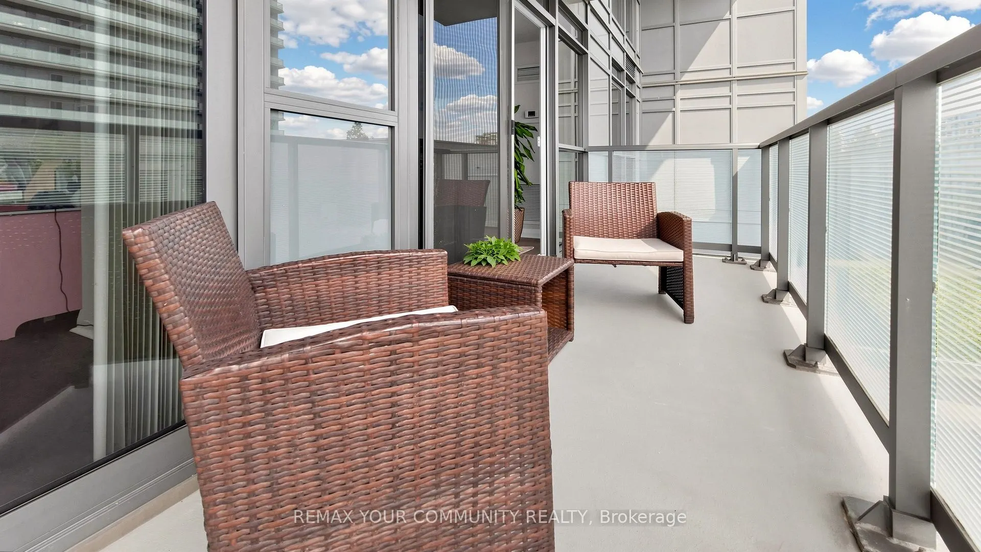 55 Oneida Crescent #408