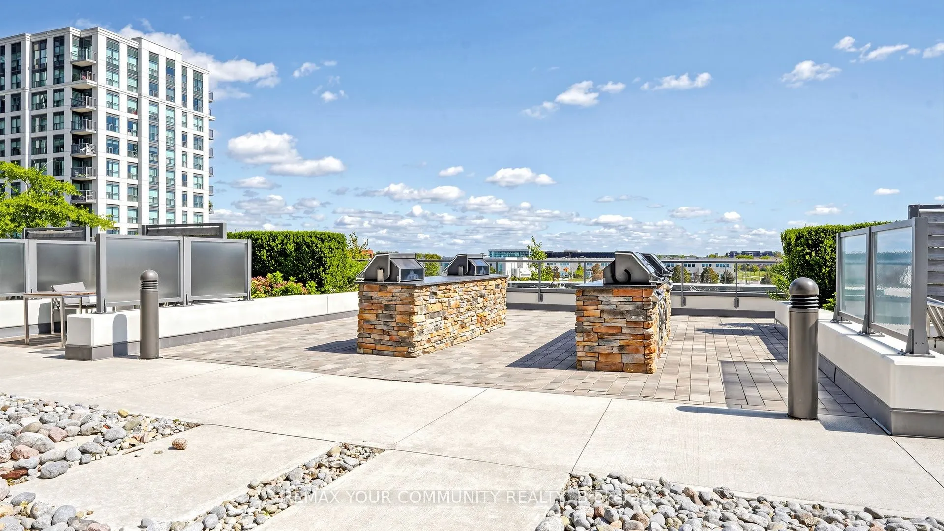 55 Oneida Crescent #408