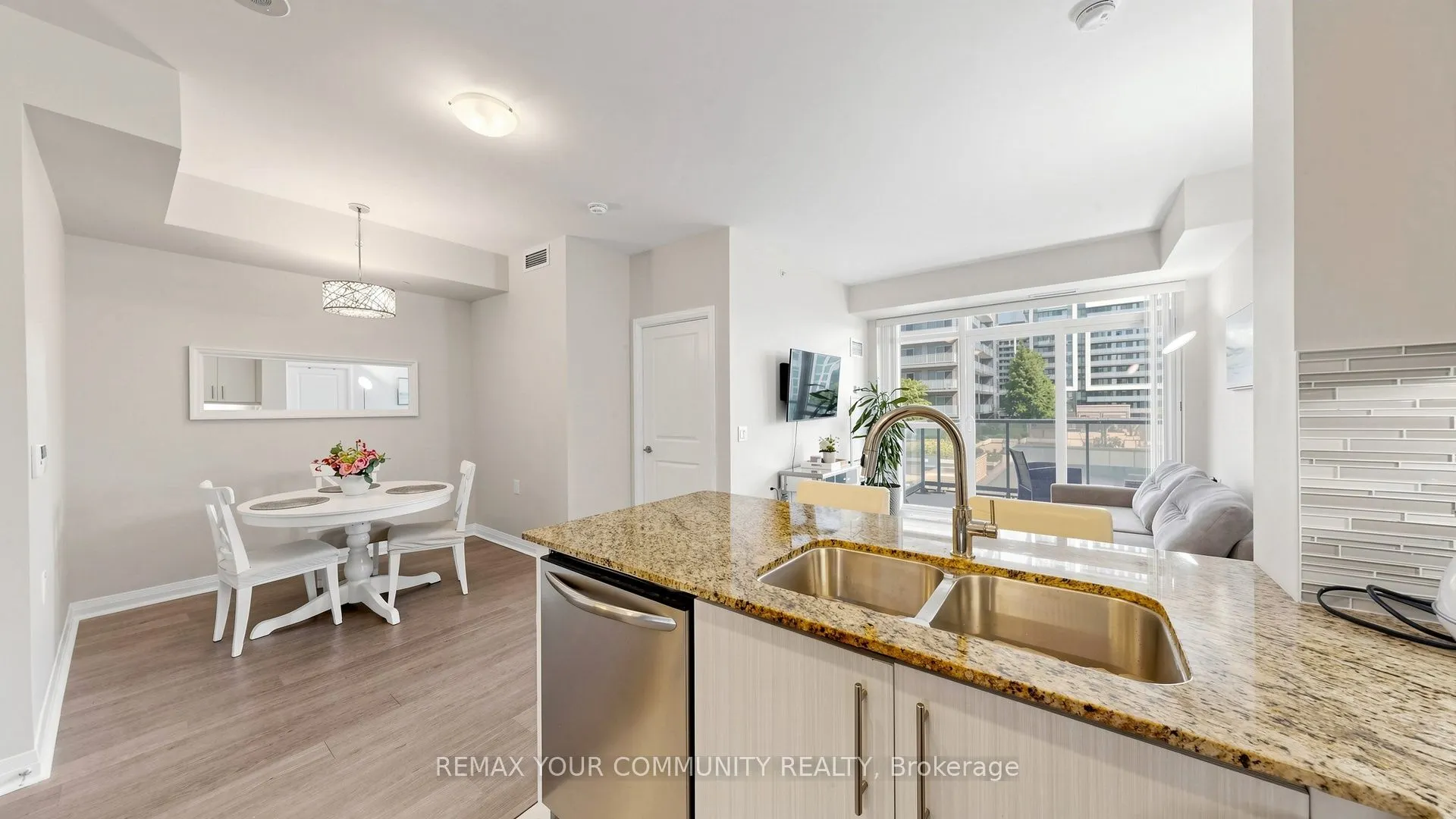 55 Oneida Crescent #408