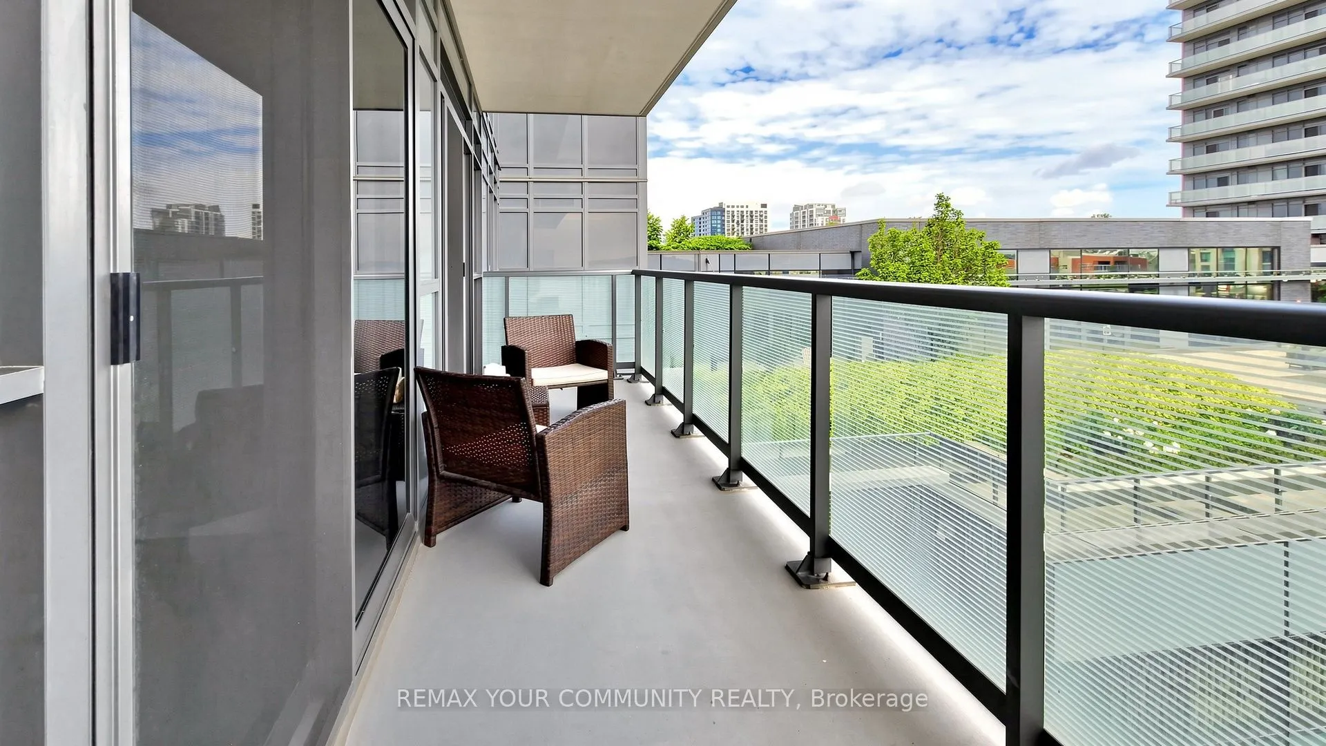 55 Oneida Crescent #408