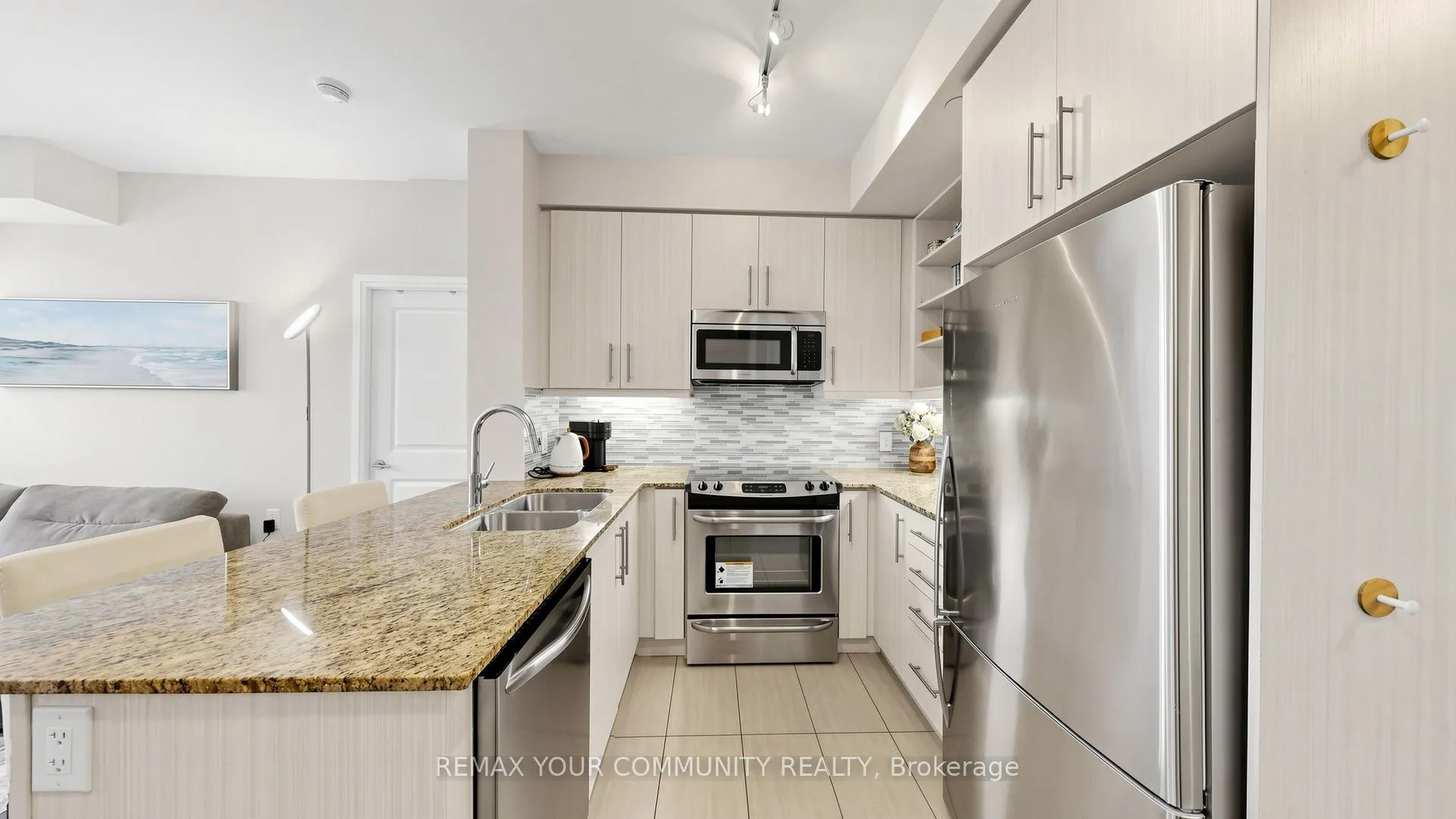 55 Oneida Crescent #408