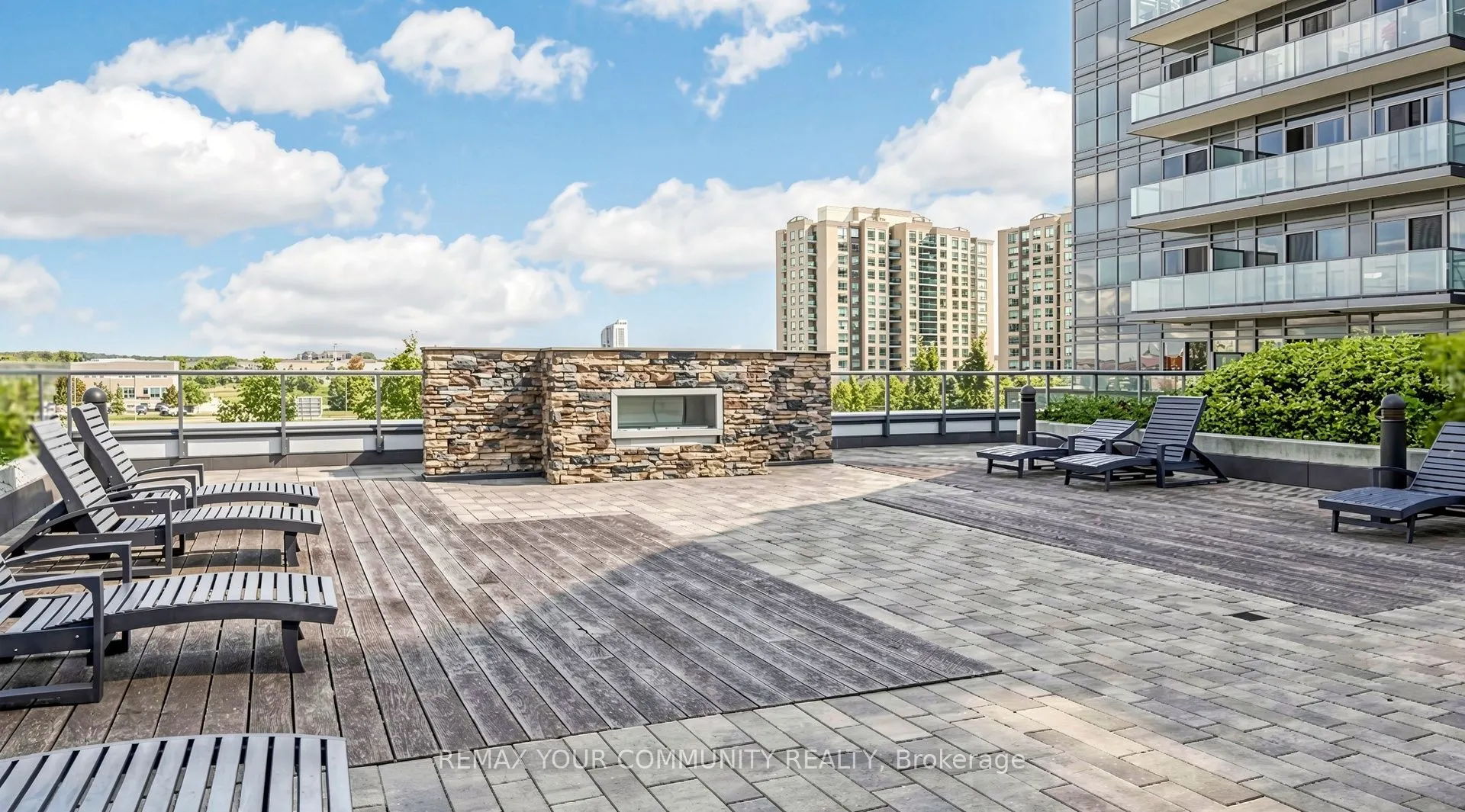55 Oneida Crescent #408