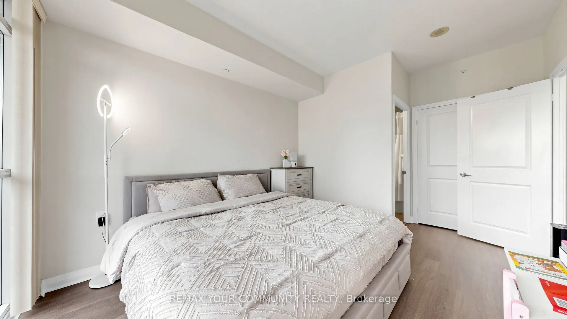 55 Oneida Crescent #408