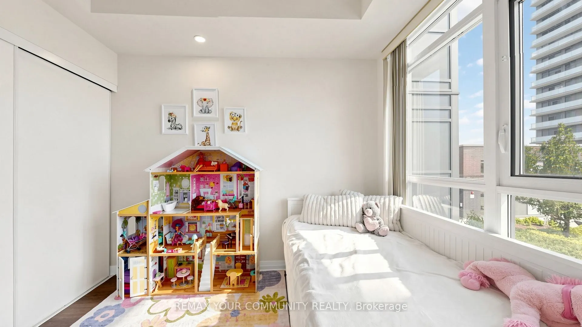 55 Oneida Crescent #408