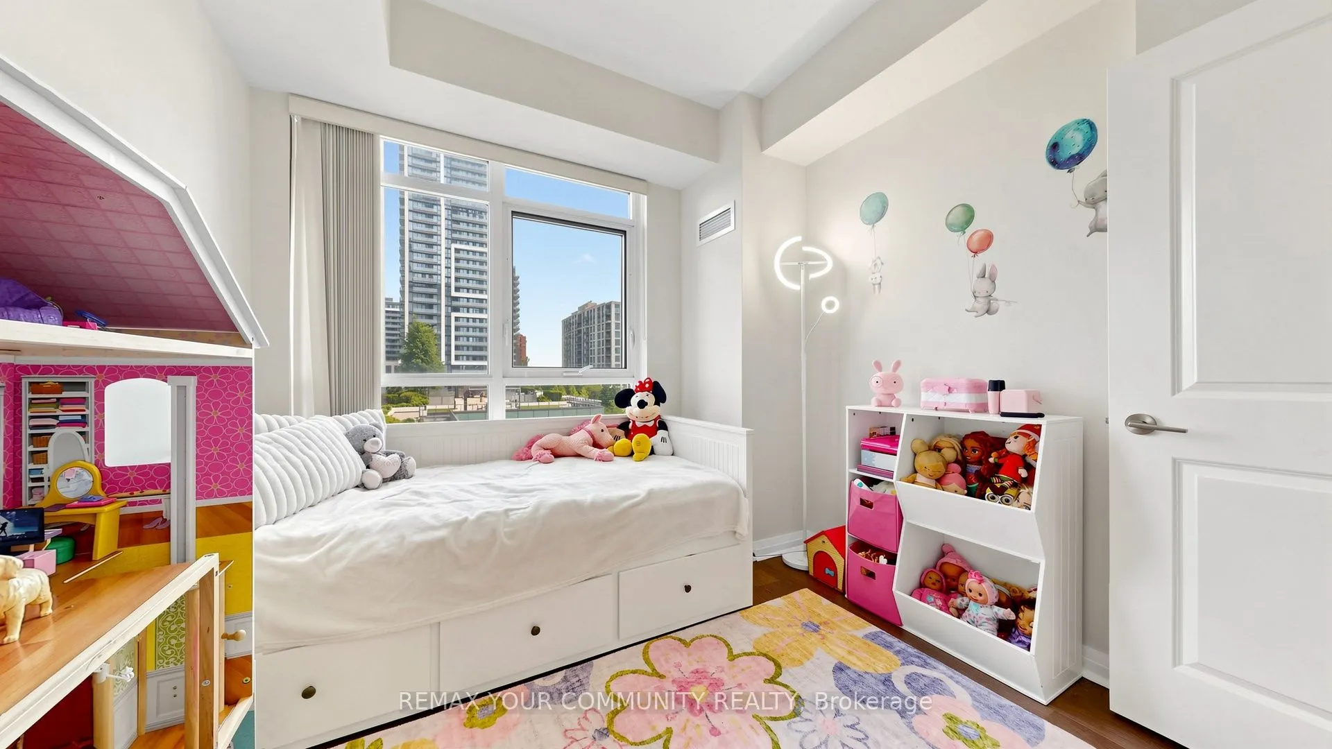 55 Oneida Crescent #408