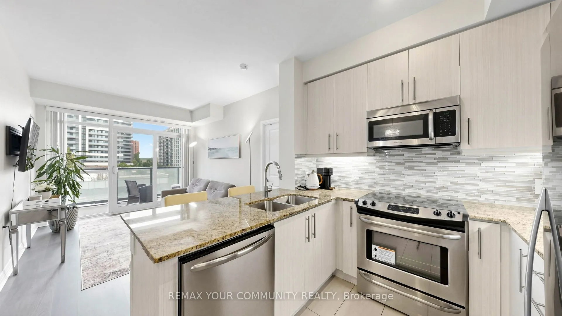 55 Oneida Crescent #408
