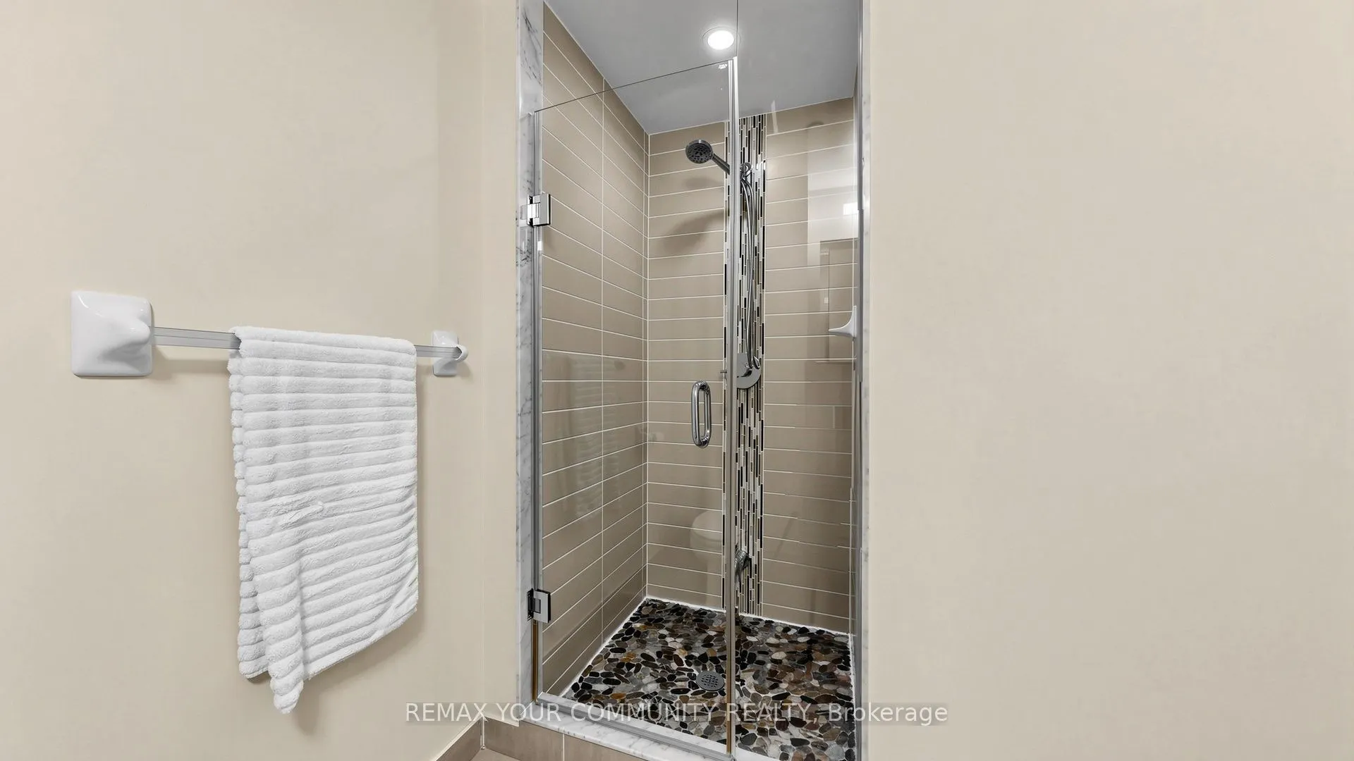 55 Oneida Crescent #408