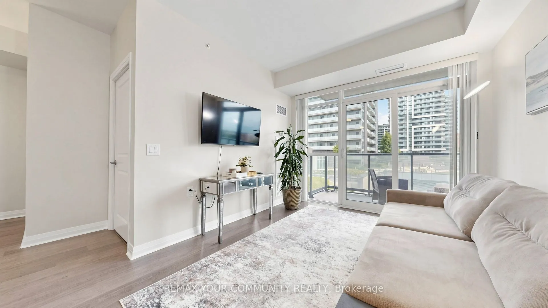 55 Oneida Crescent #408