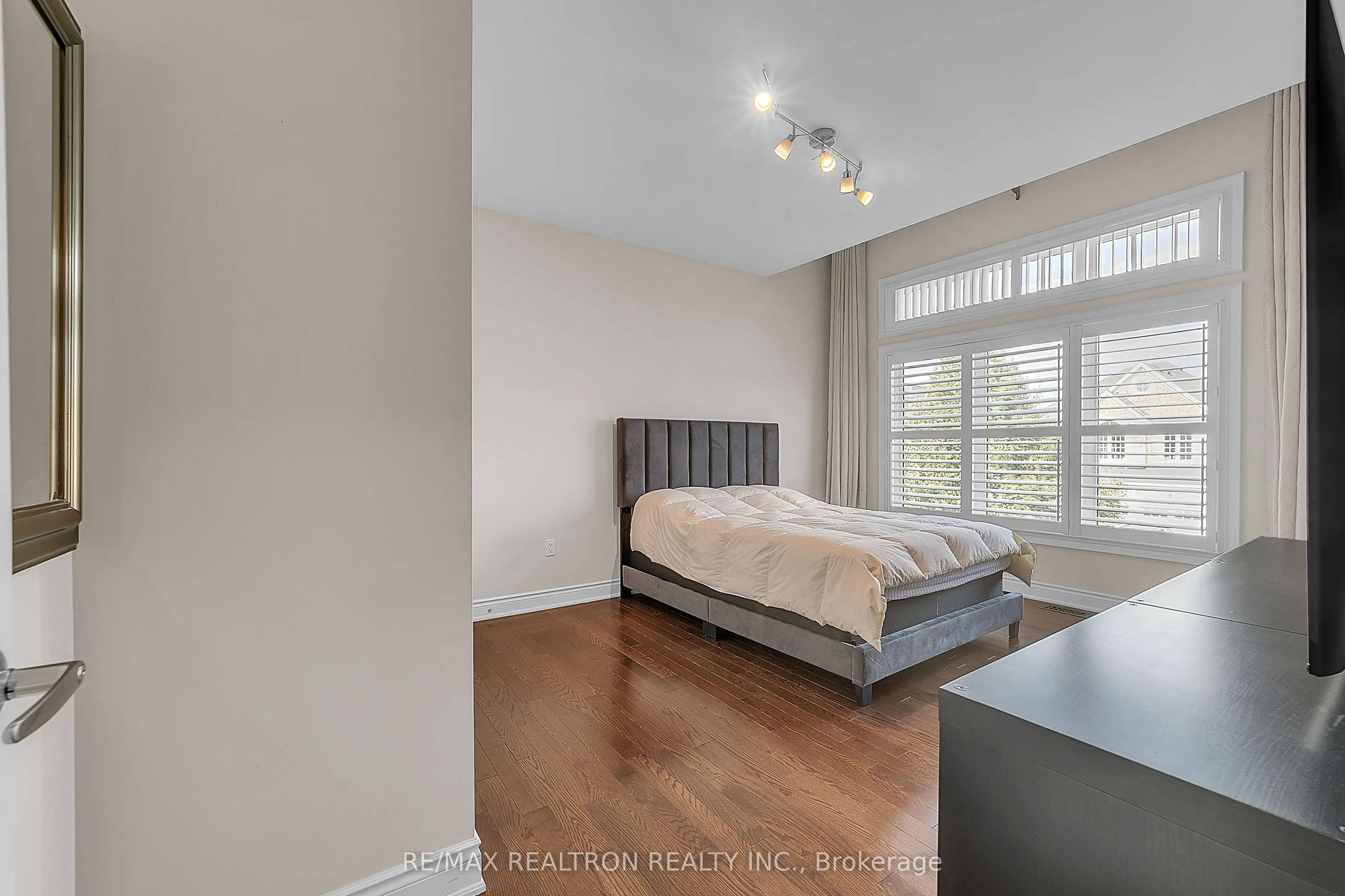 20 Rock Elm Court