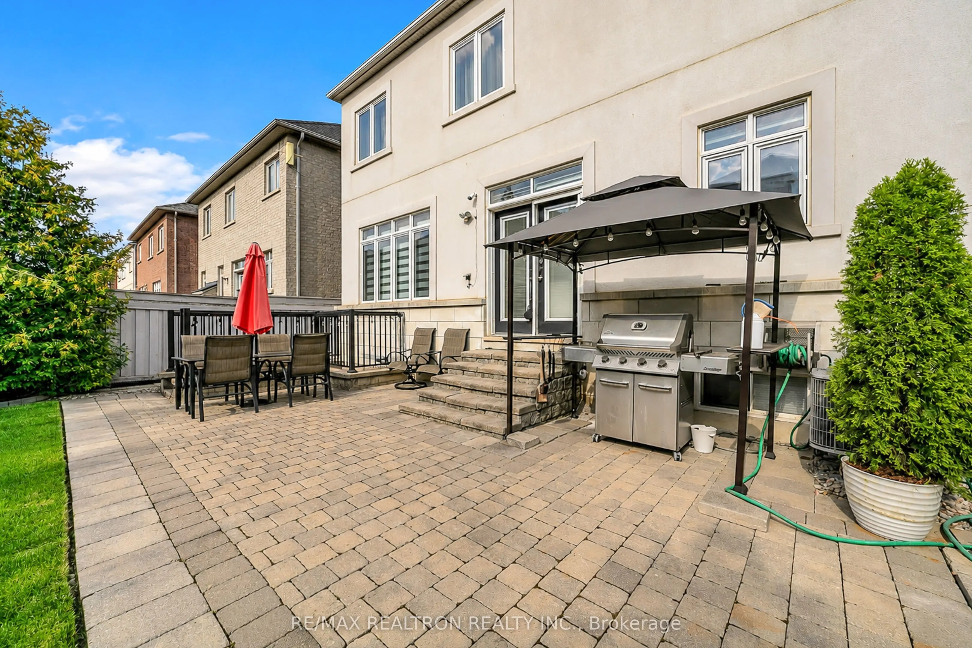20 Rock Elm Court