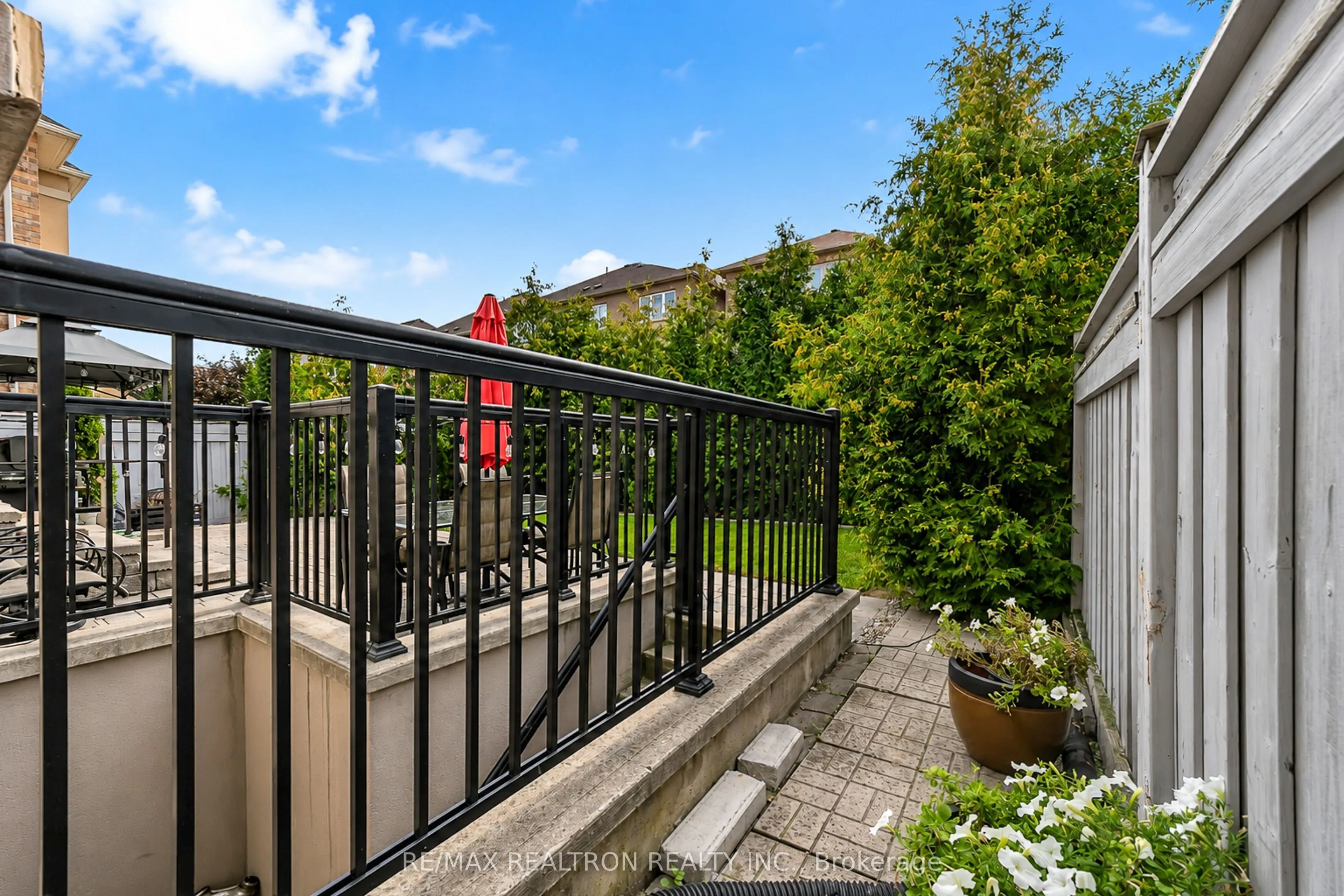 20 Rock Elm Court