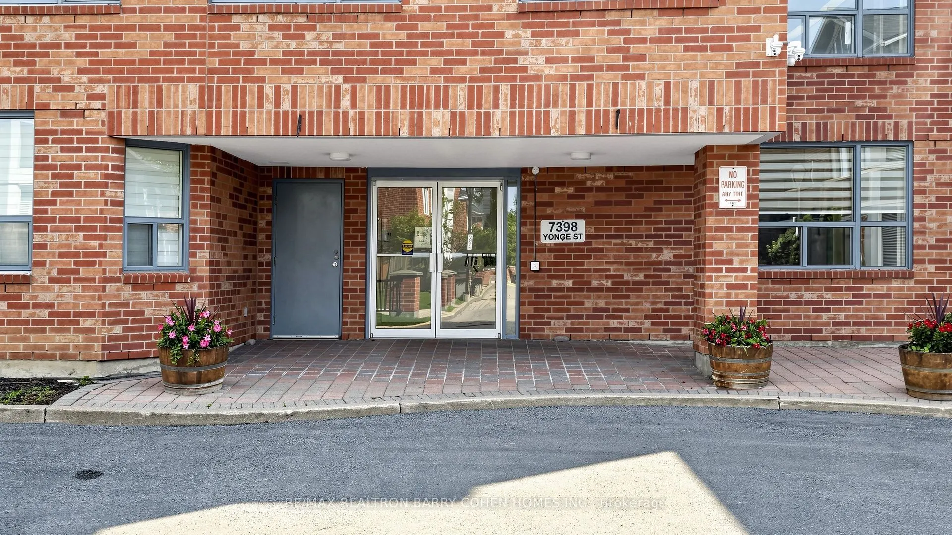 7398 Yonge Street #308