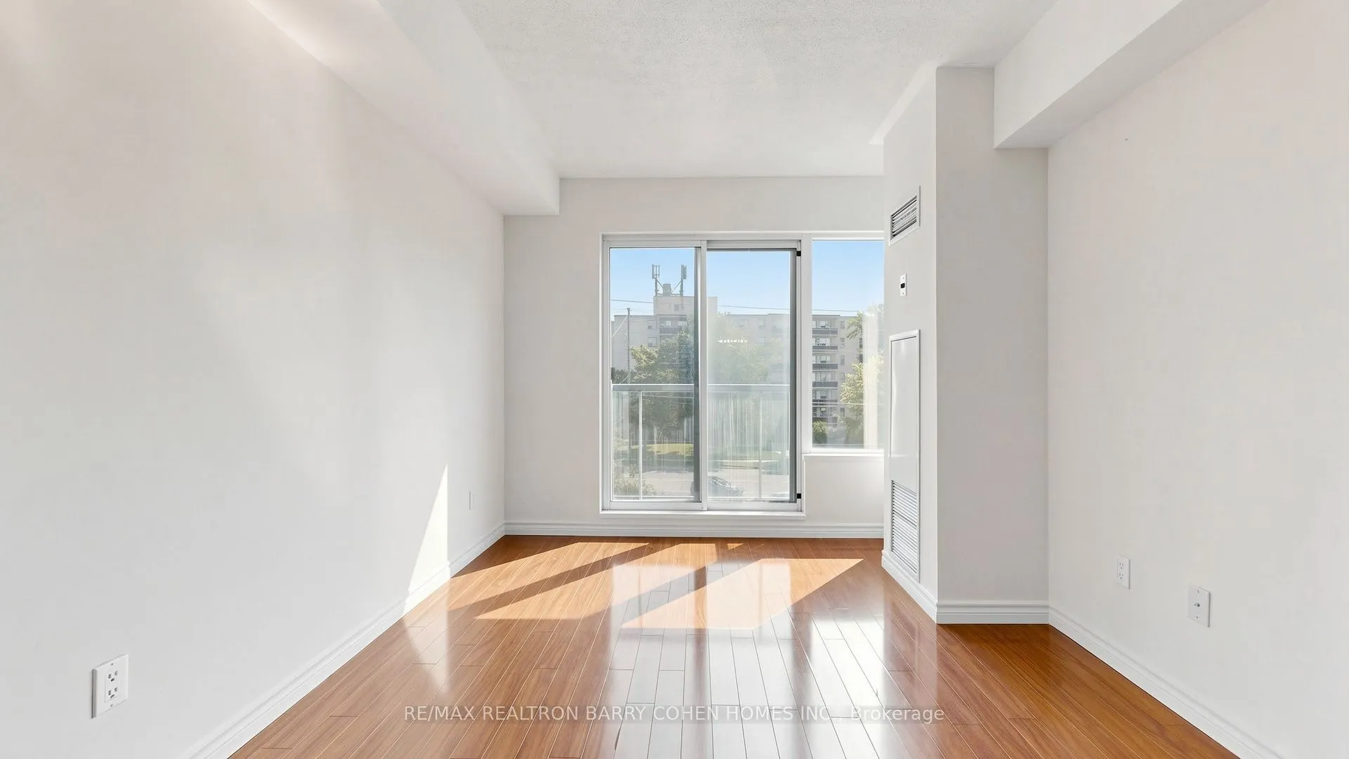 7398 Yonge Street #308