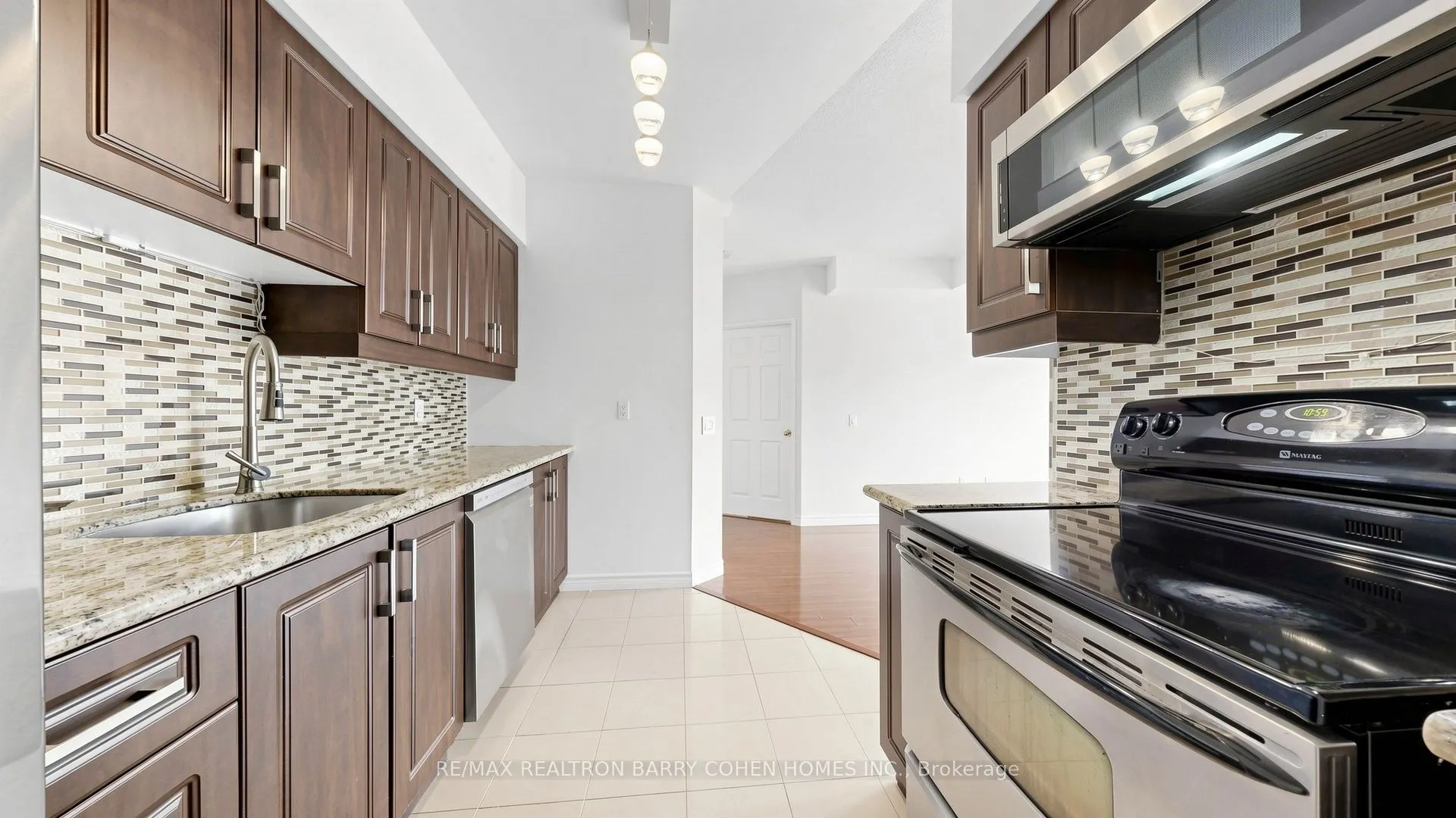 7398 Yonge Street #308