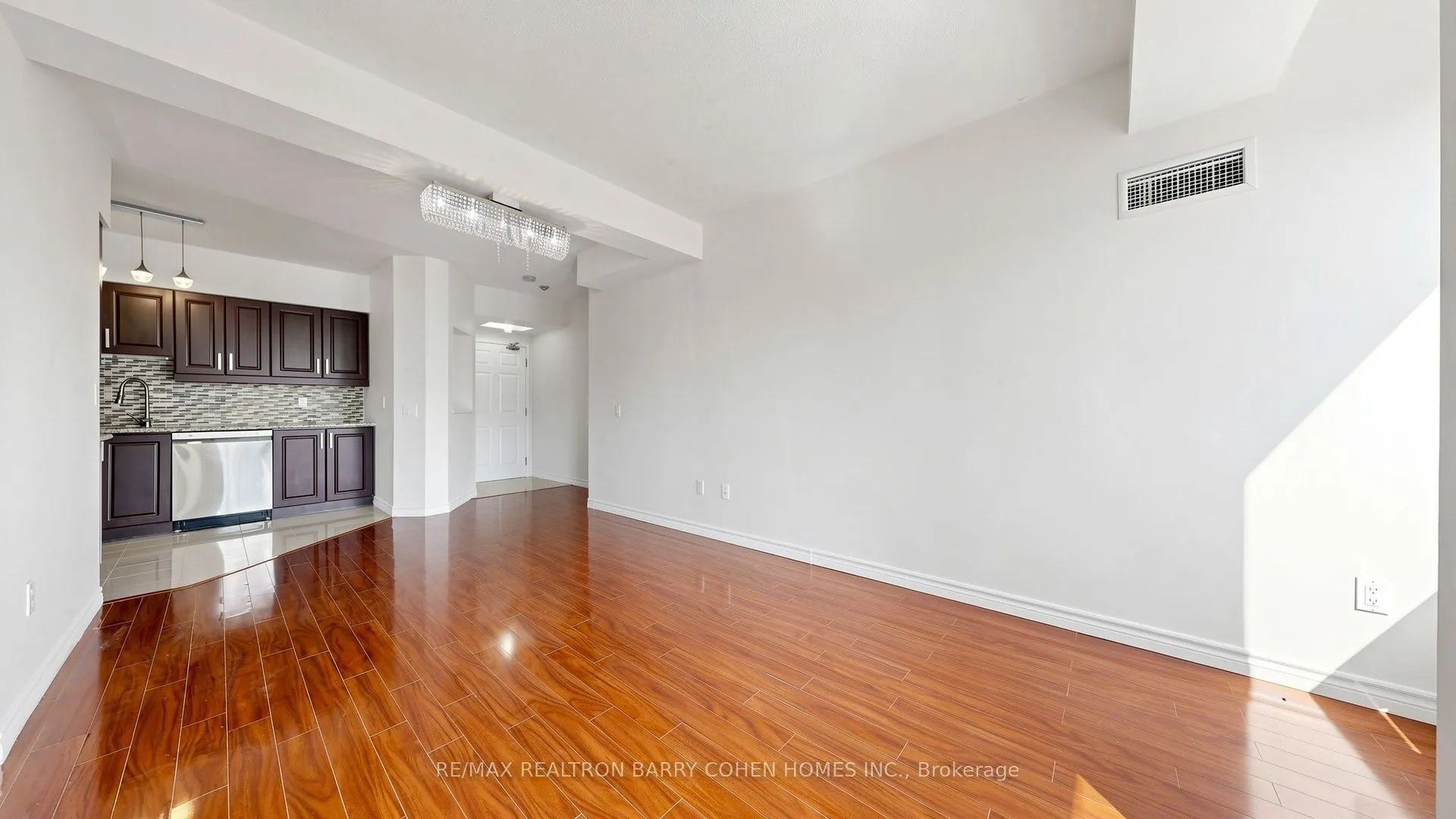 7398 Yonge Street #308