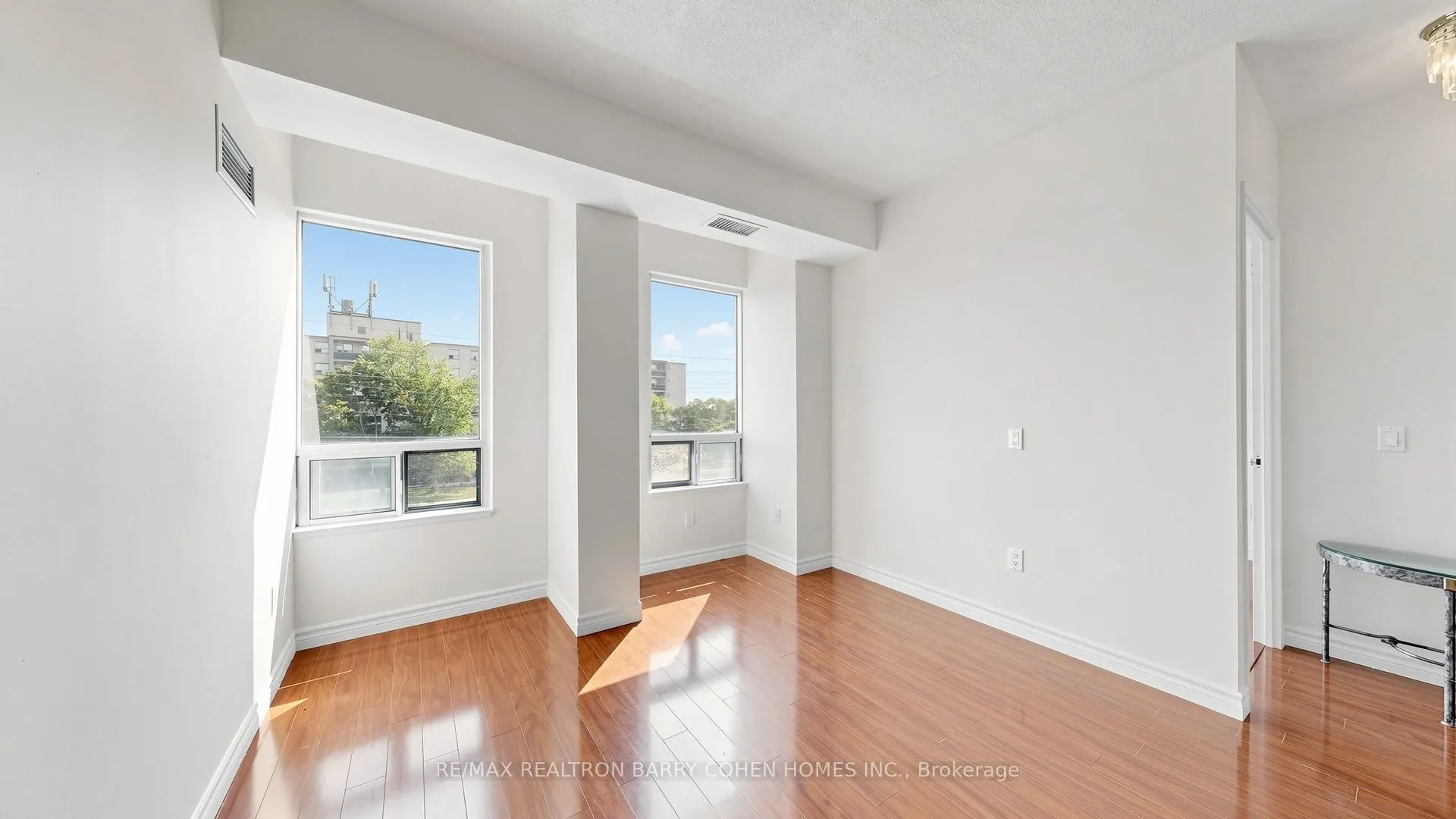 7398 Yonge Street #308