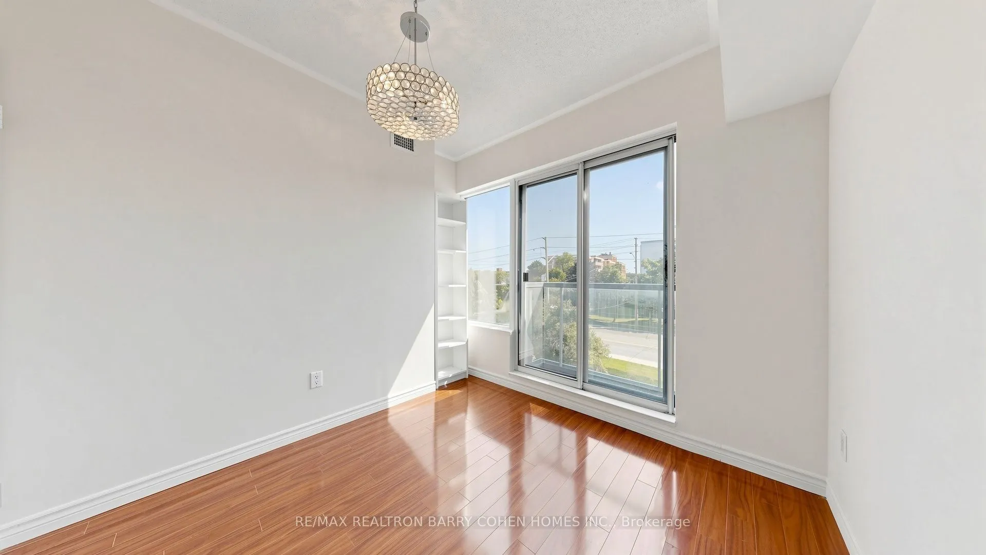 7398 Yonge Street #308