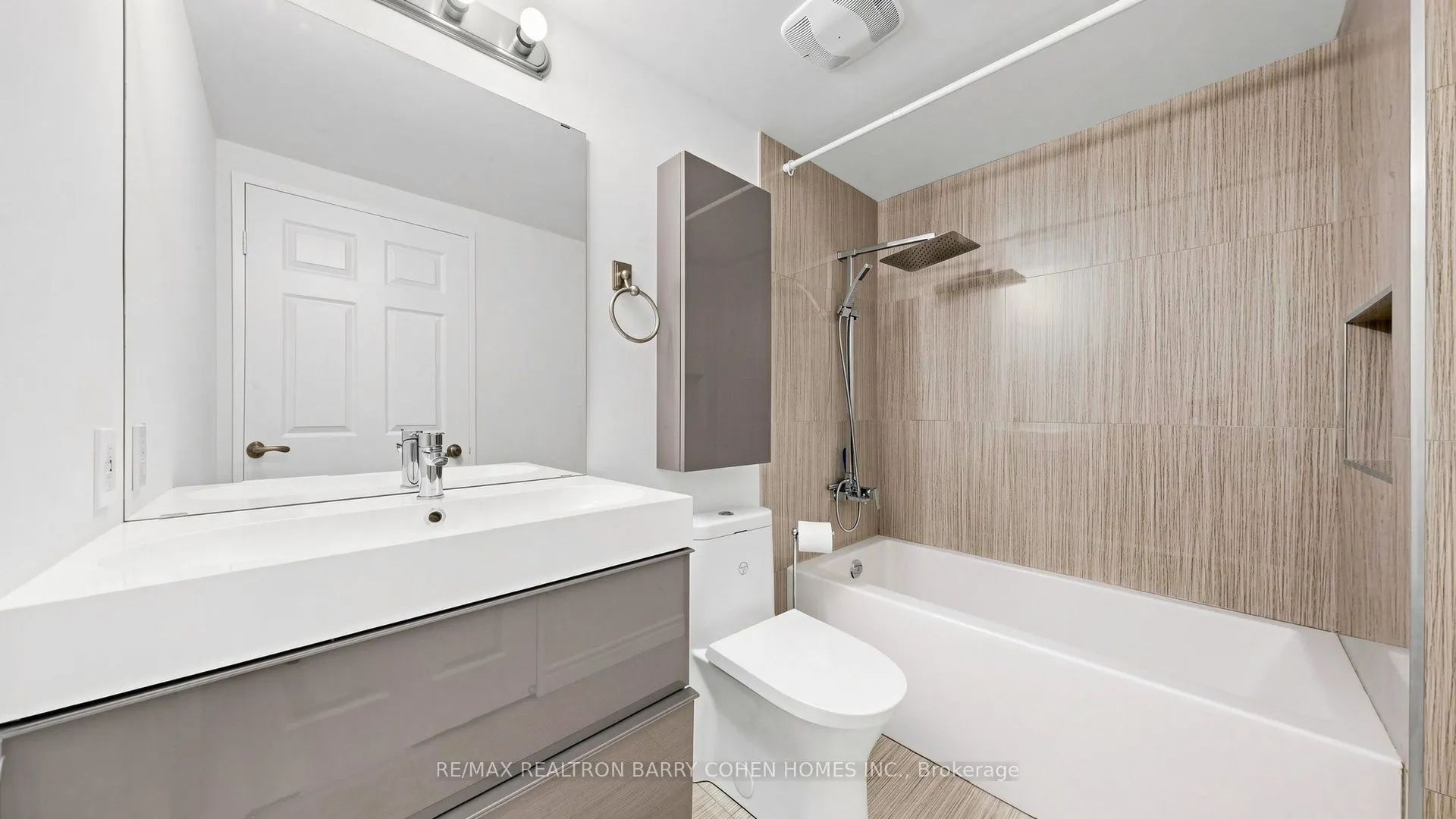 7398 Yonge Street #308