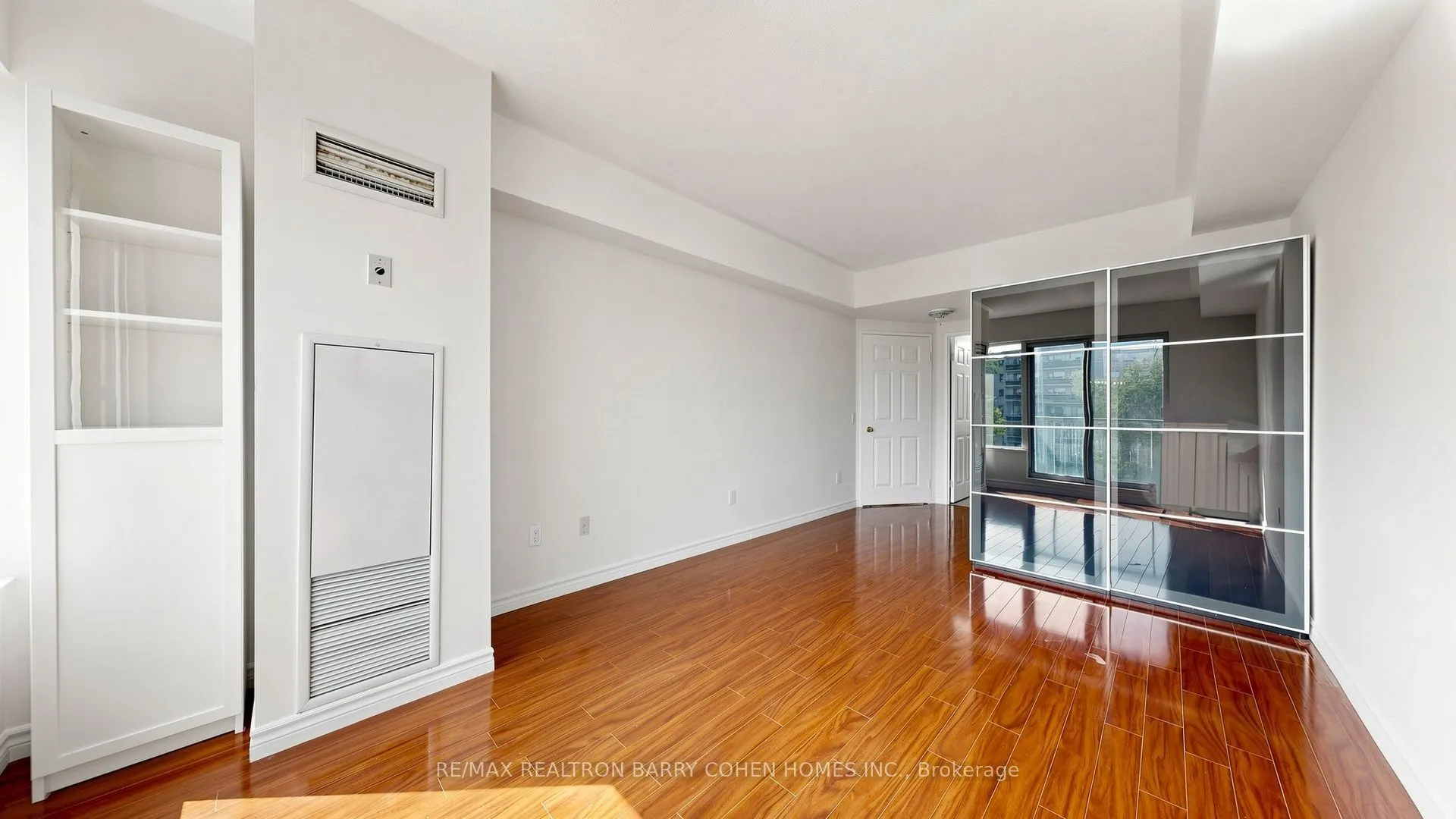 7398 Yonge Street #308
