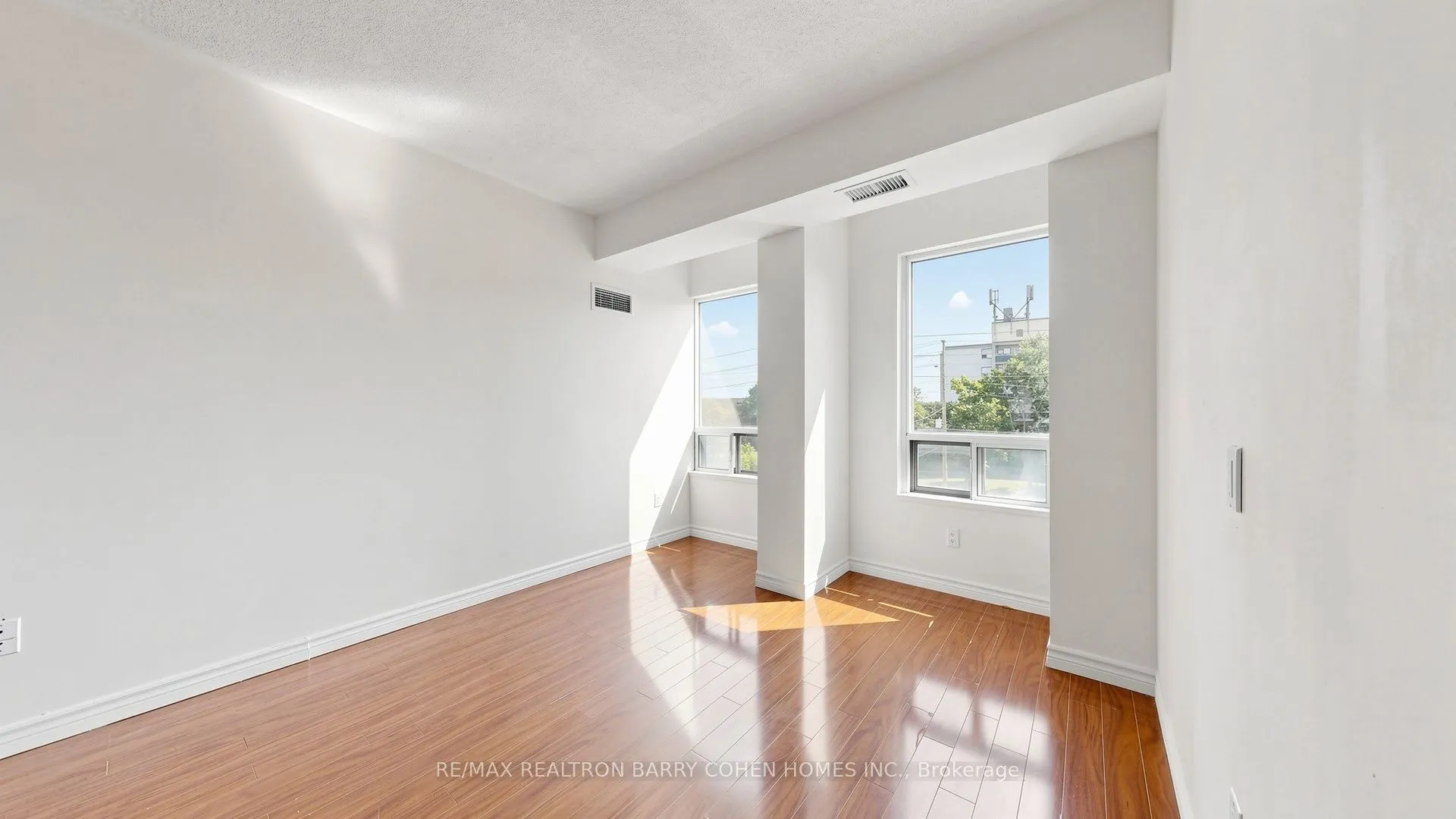 7398 Yonge Street #308