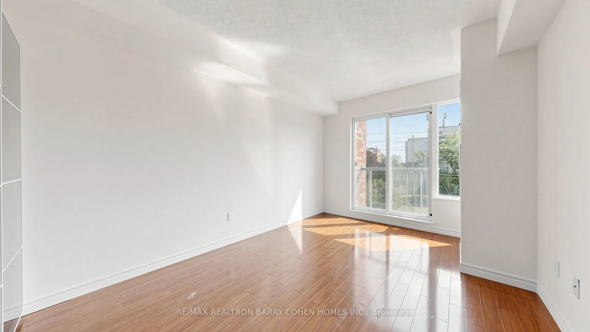 7398 Yonge Street #308