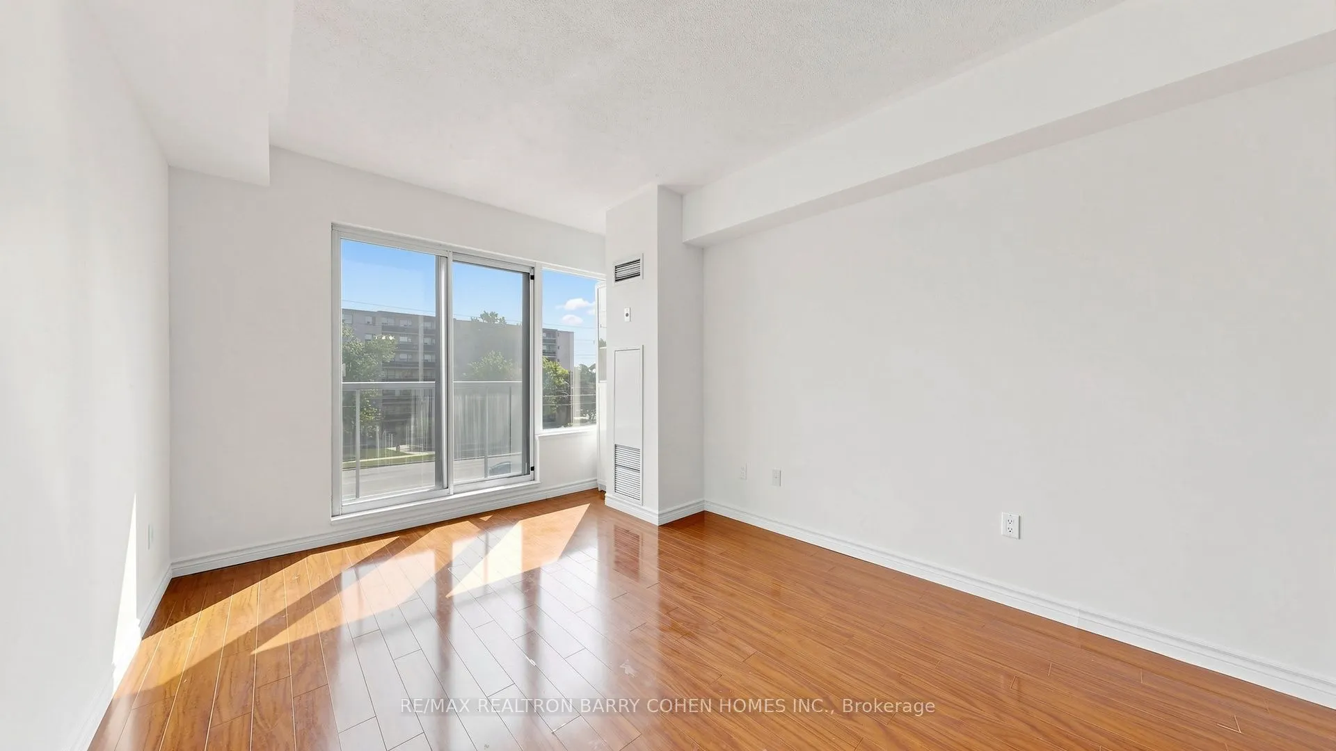 7398 Yonge Street #308