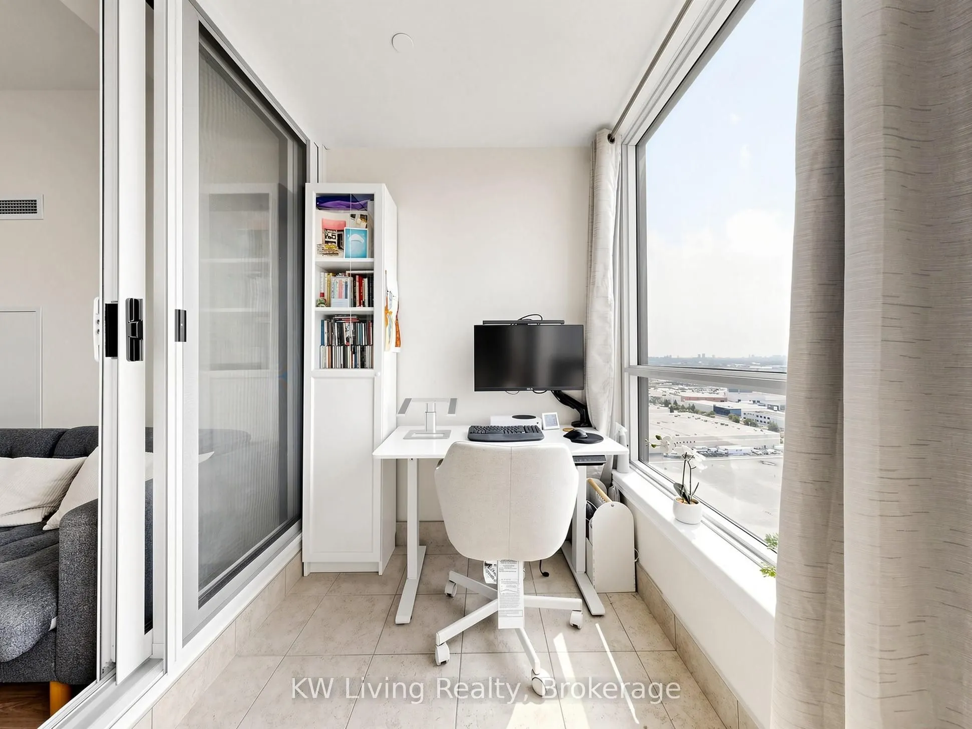 9075 Jane Street #2104
