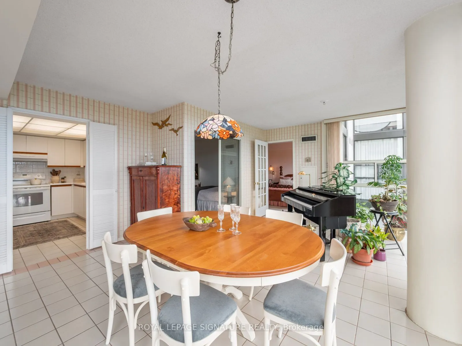 40 Harding Boulevard W ## 716