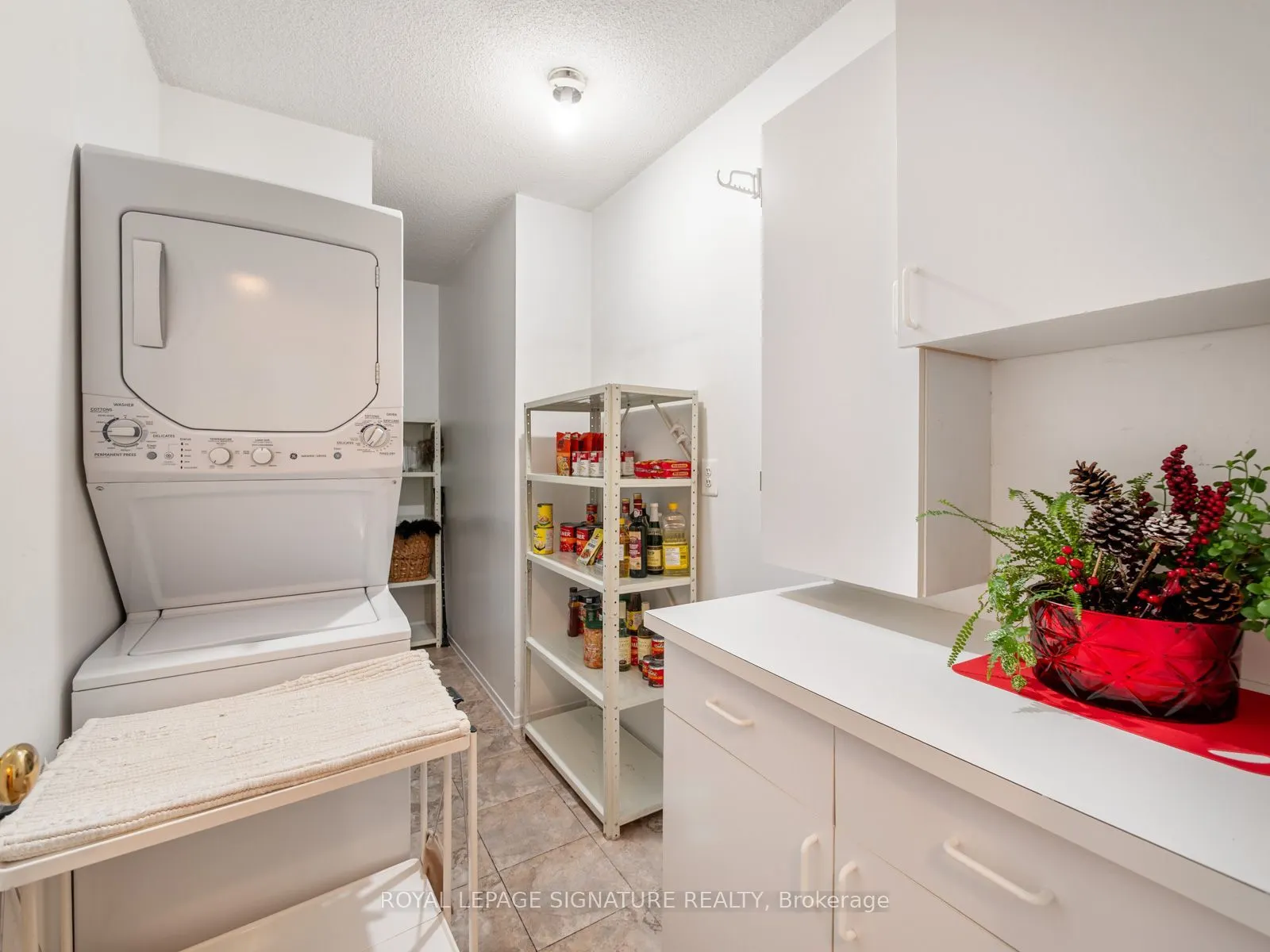 40 Harding Boulevard W ## 716