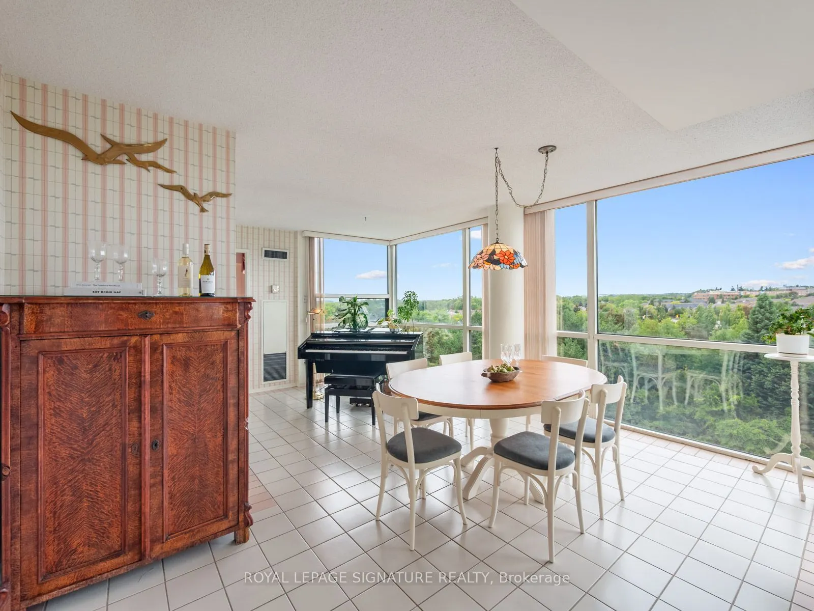40 Harding Boulevard W ## 716
