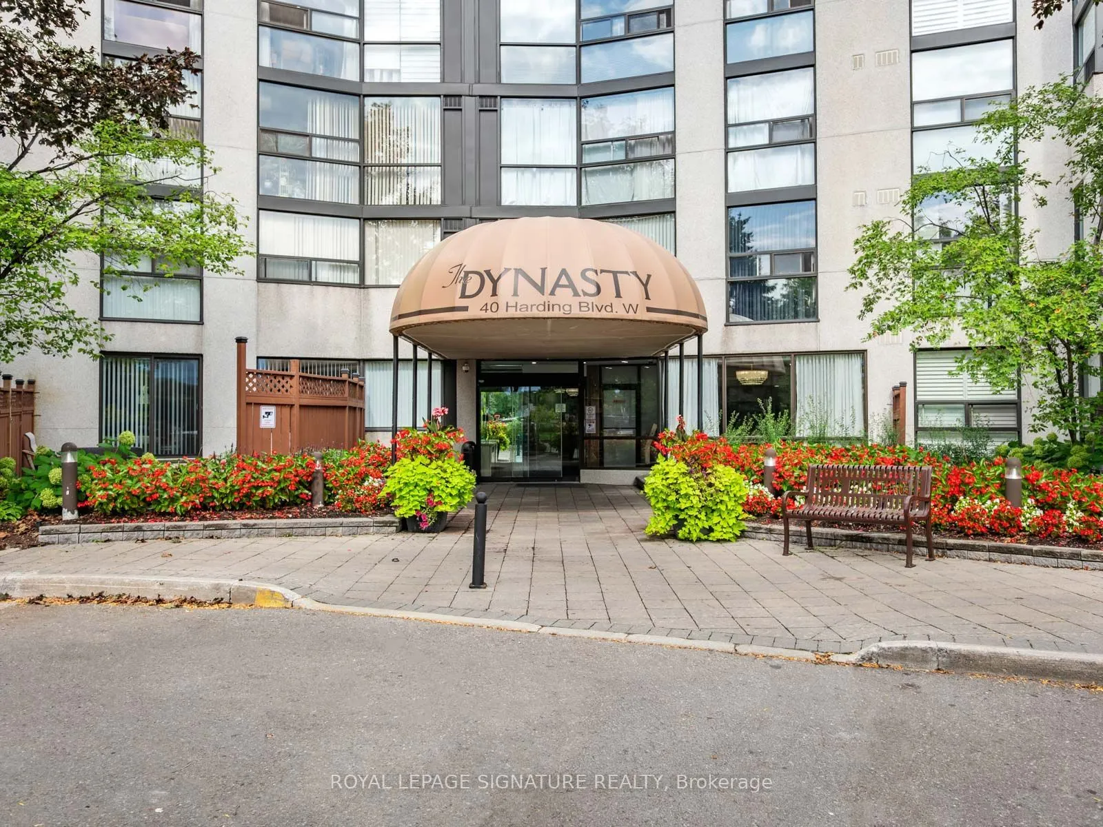 40 Harding Boulevard W ## 716