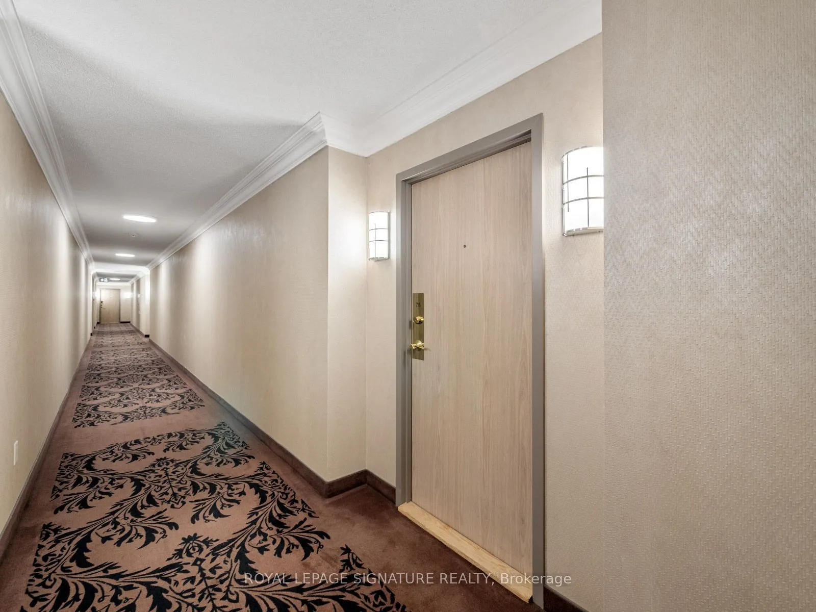 40 Harding Boulevard W ## 716