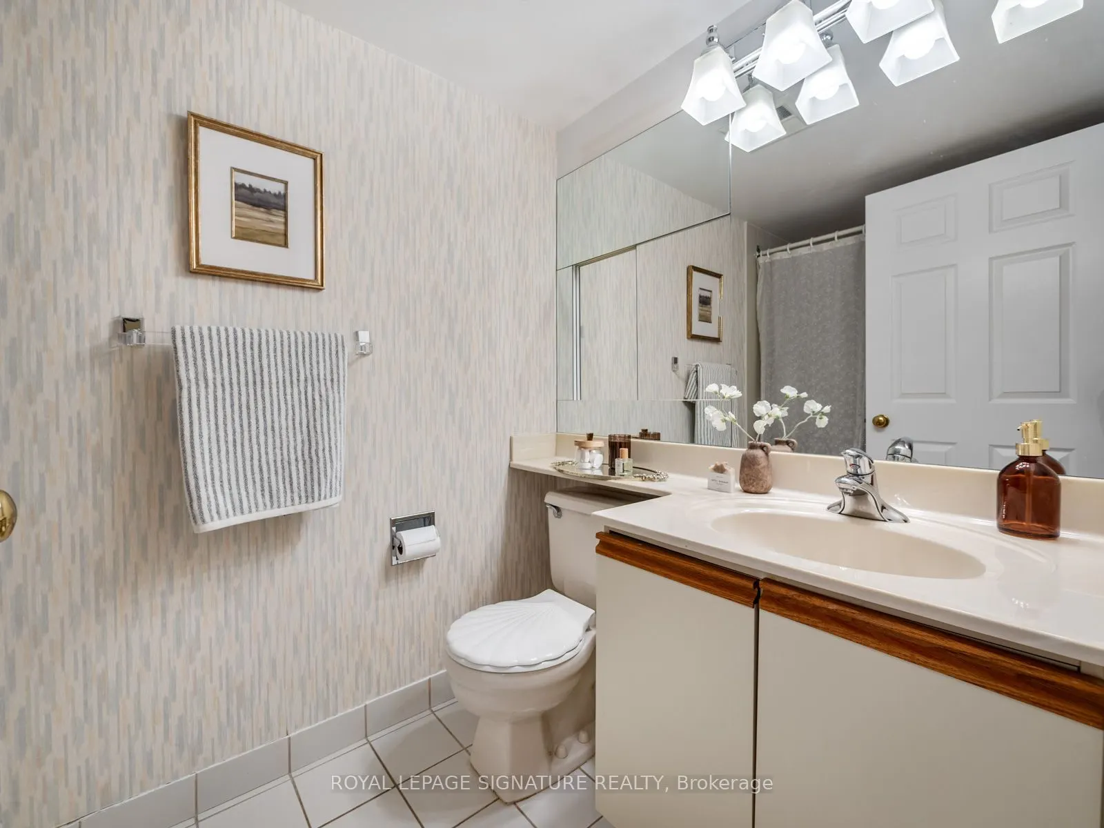 40 Harding Boulevard W ## 716