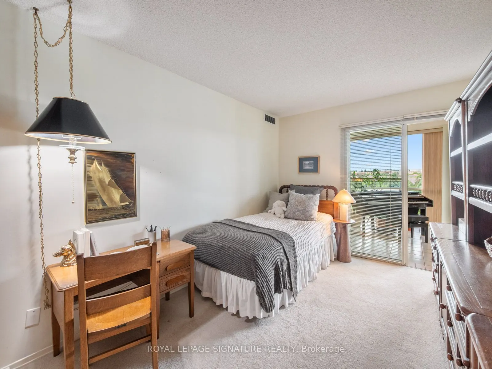 40 Harding Boulevard W ## 716