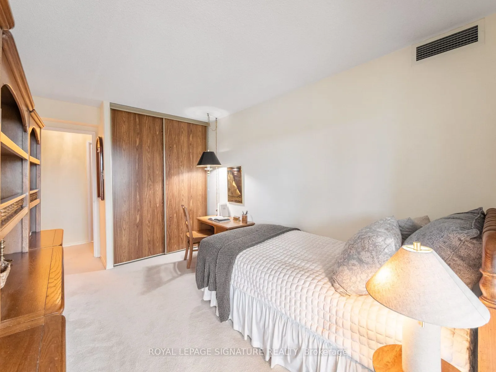 40 Harding Boulevard W ## 716