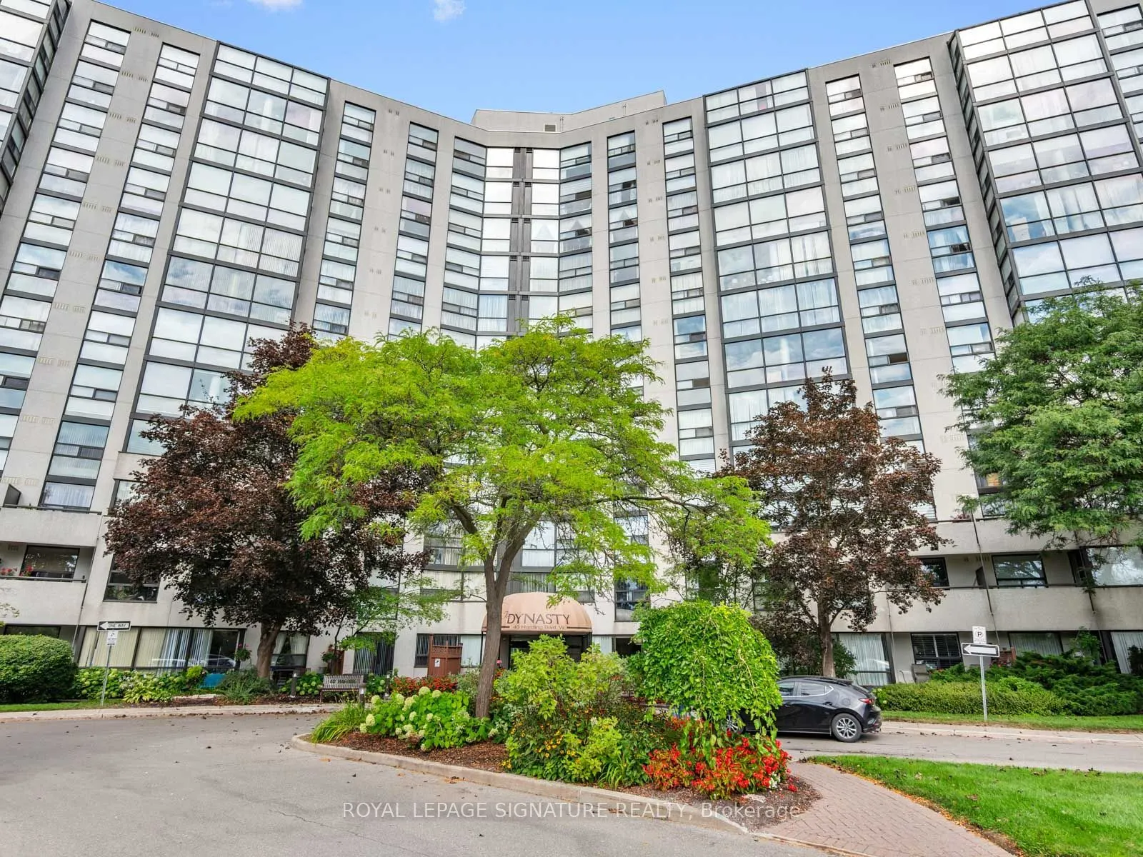 40 Harding Boulevard W ## 716
