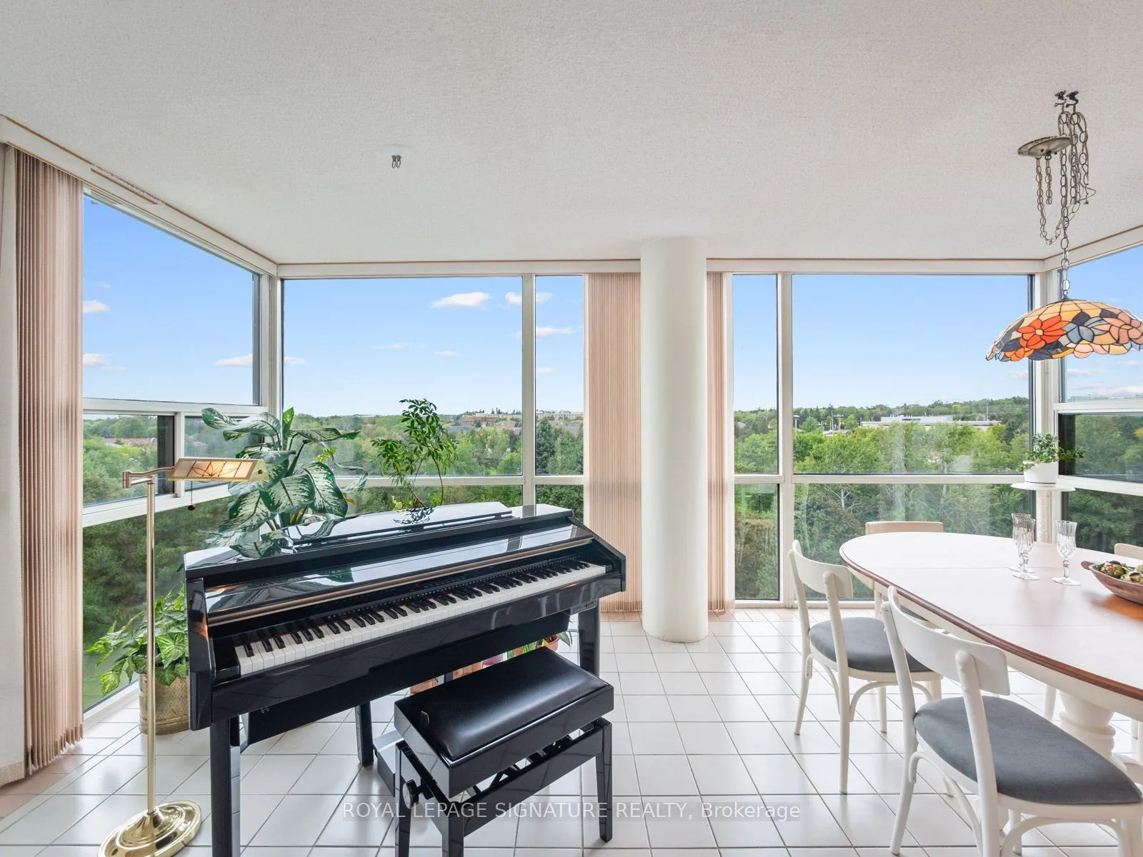 40 Harding Boulevard W ## 716