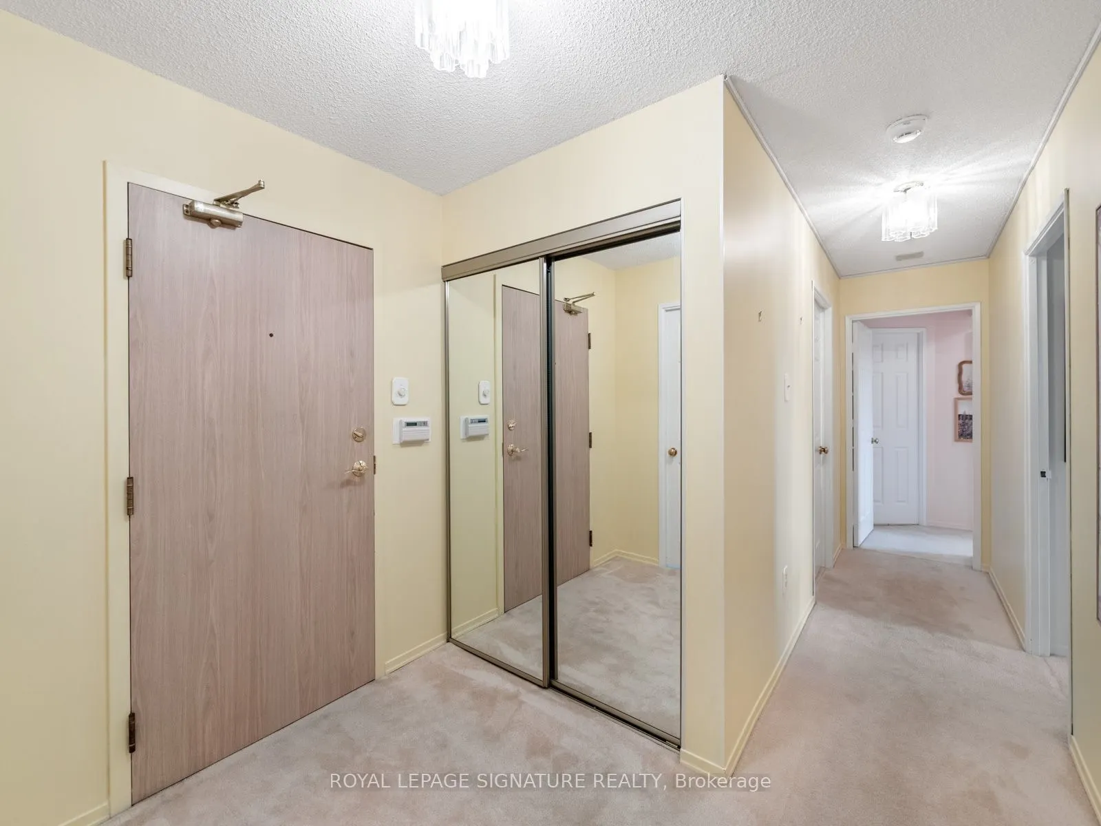 40 Harding Boulevard W ## 716
