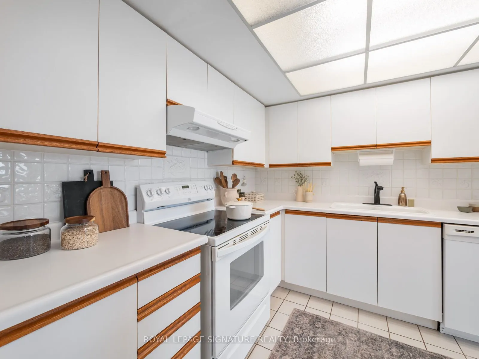 40 Harding Boulevard W ## 716
