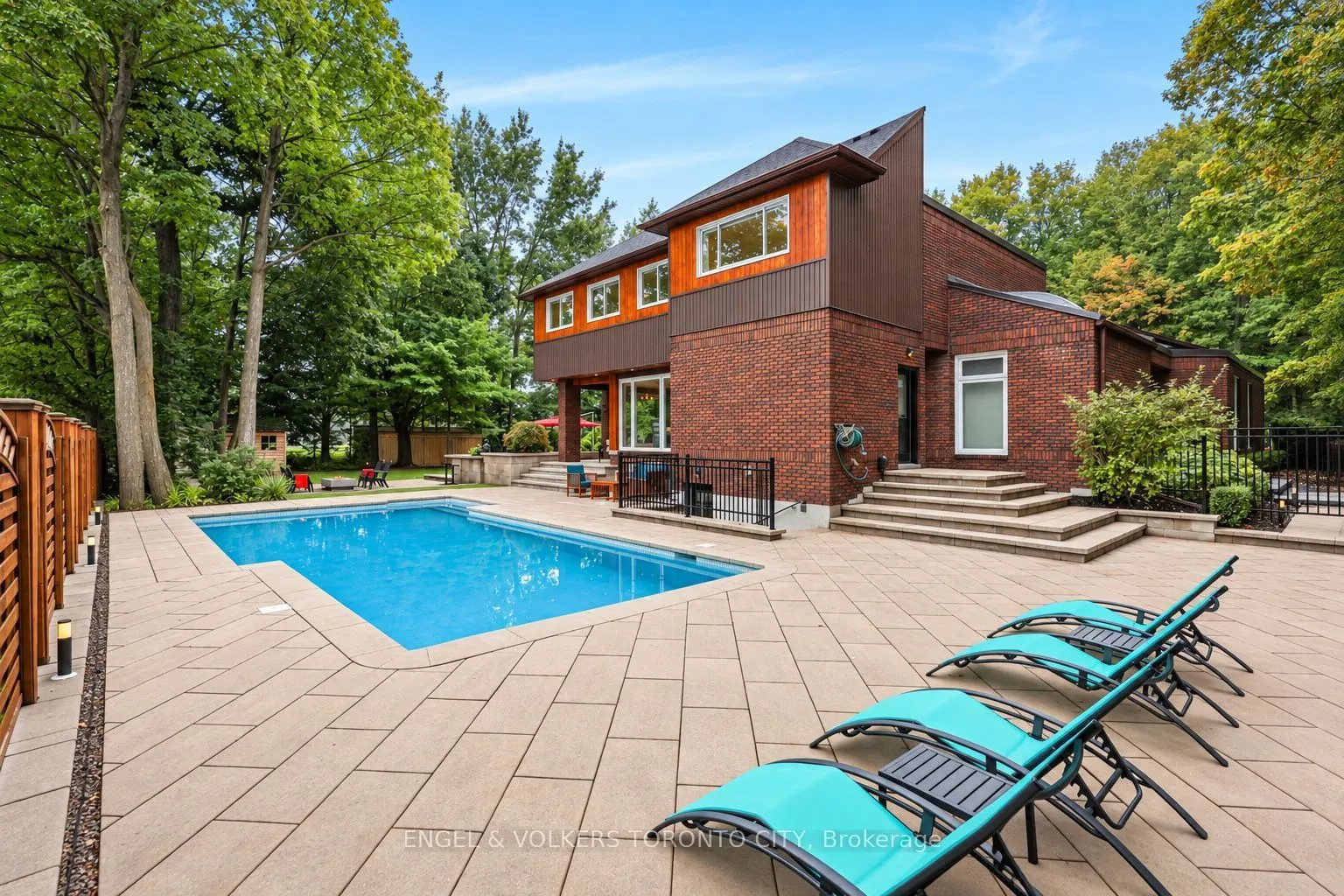 11 Cedarwood Crescent