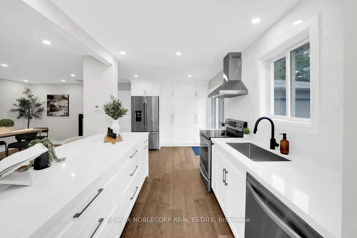 163 Main Street W