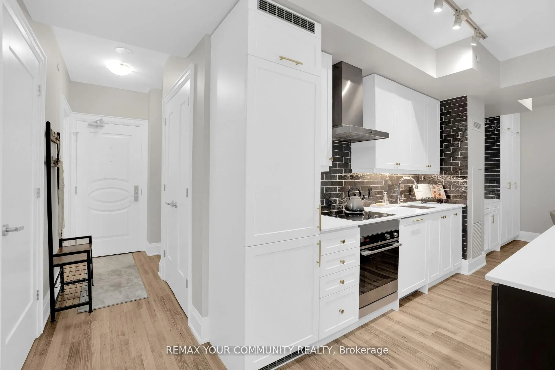 9085 Jane Street #523