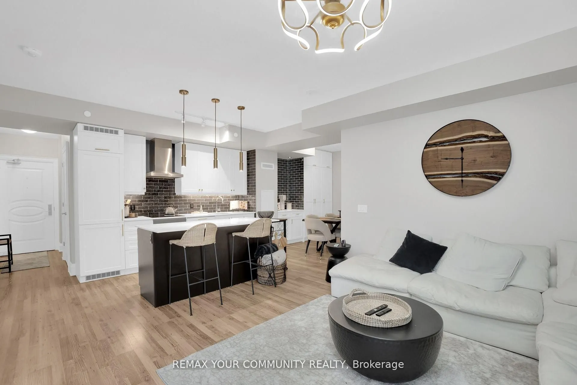 9085 Jane Street #523