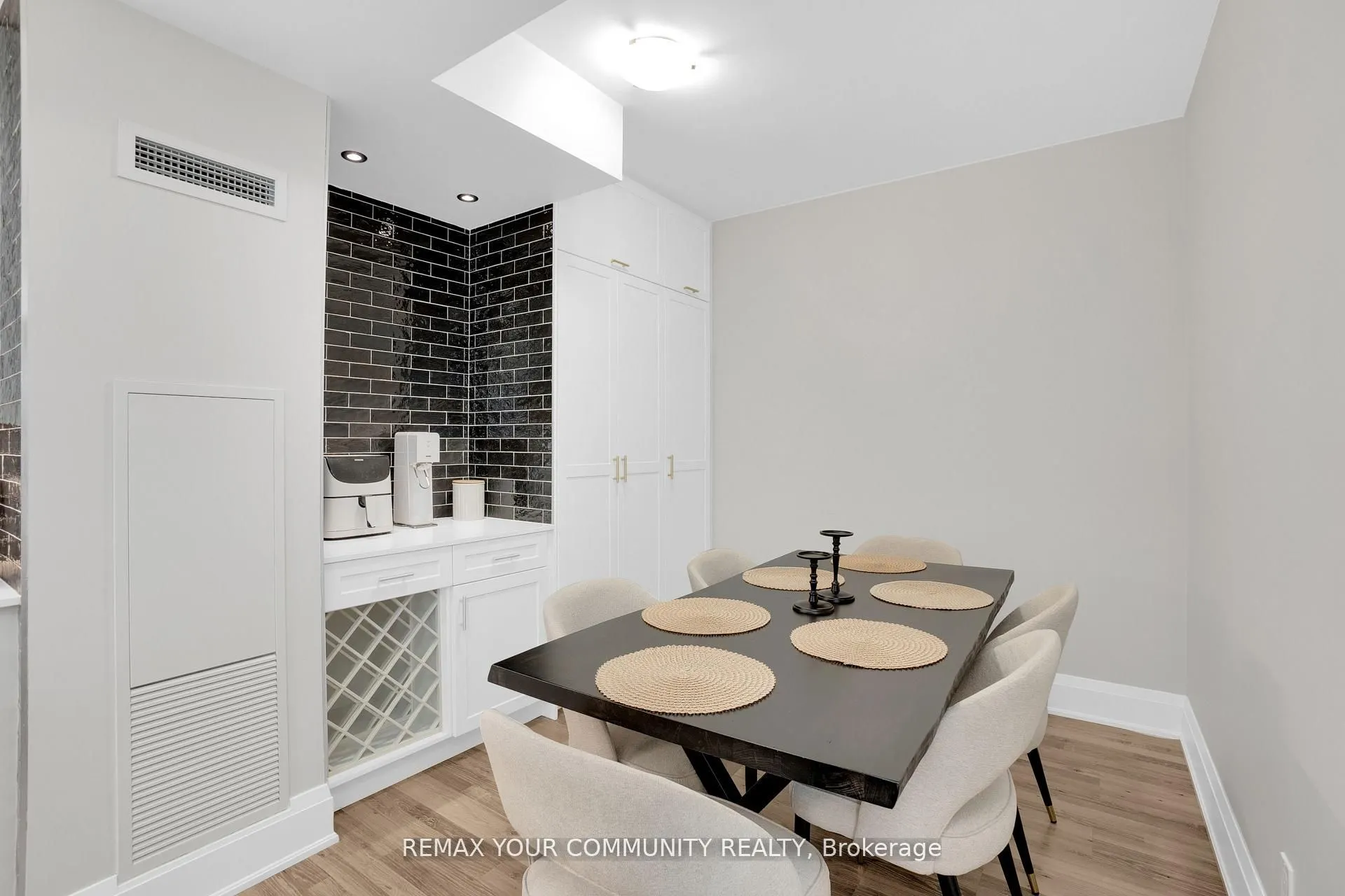 9085 Jane Street #523