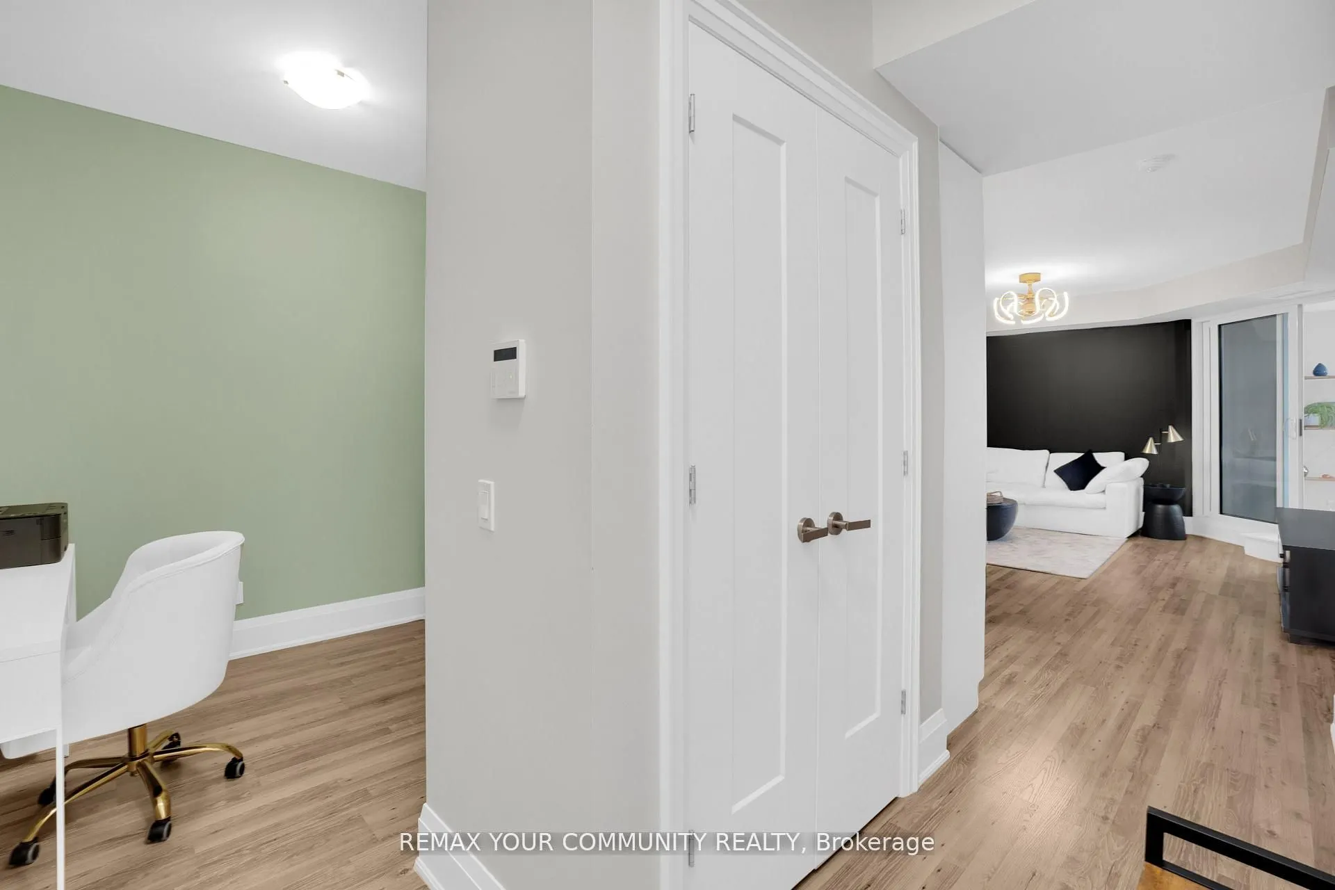 9085 Jane Street #523
