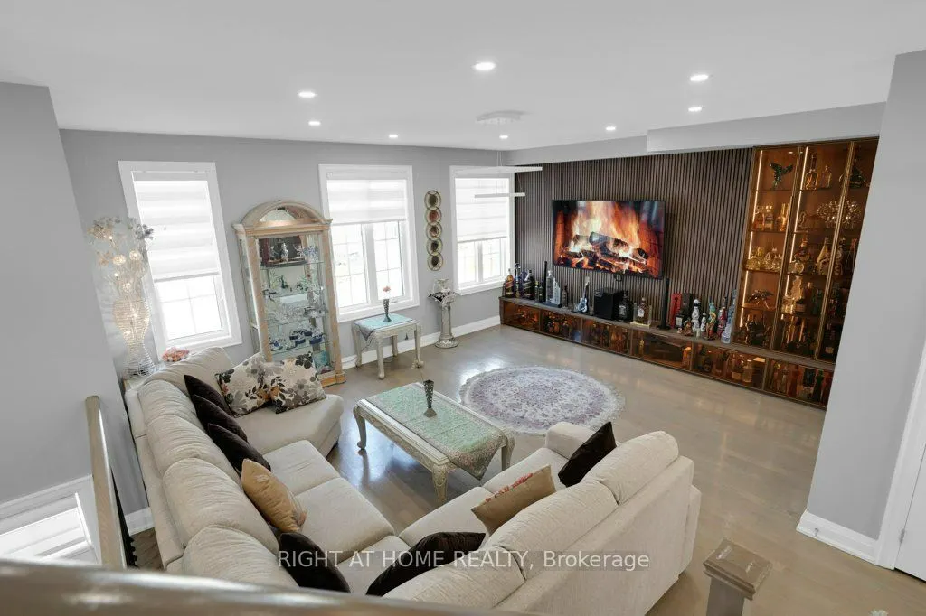 6 Plowman Lane