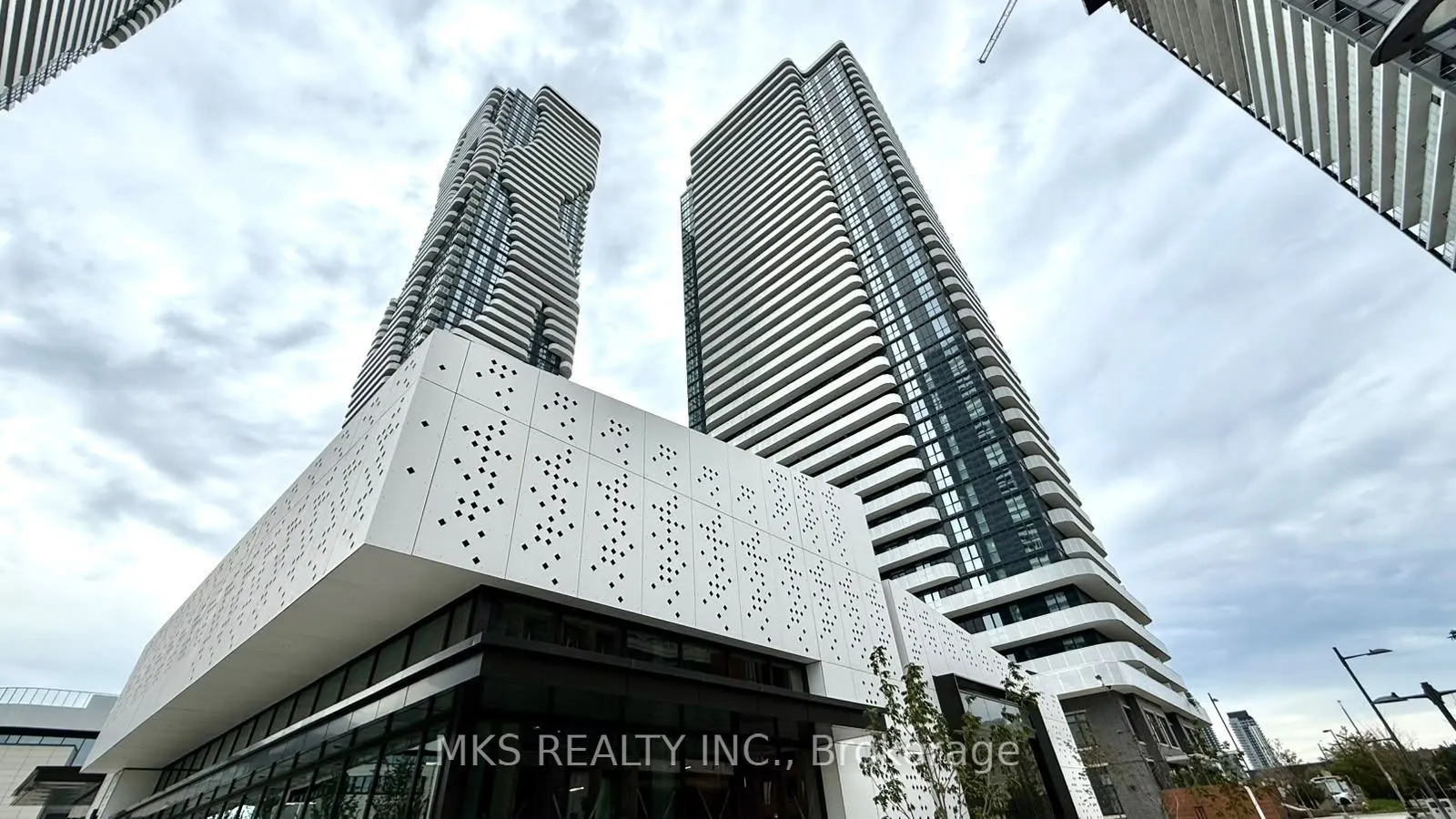 28 Interchange Way #2806