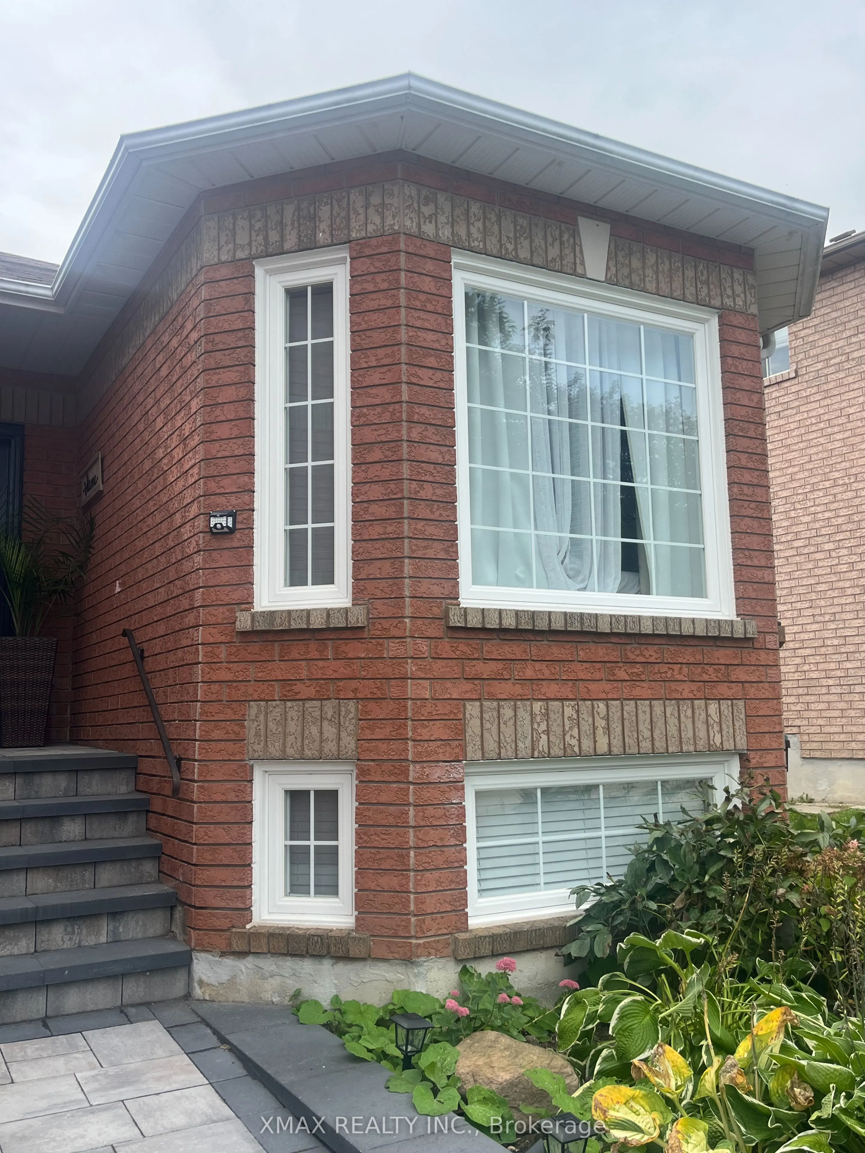 4 Depeuter Crescent