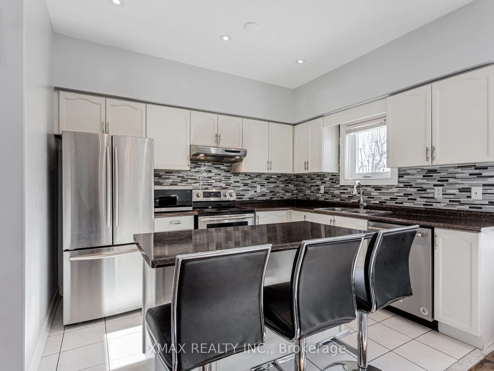 4 Depeuter Crescent